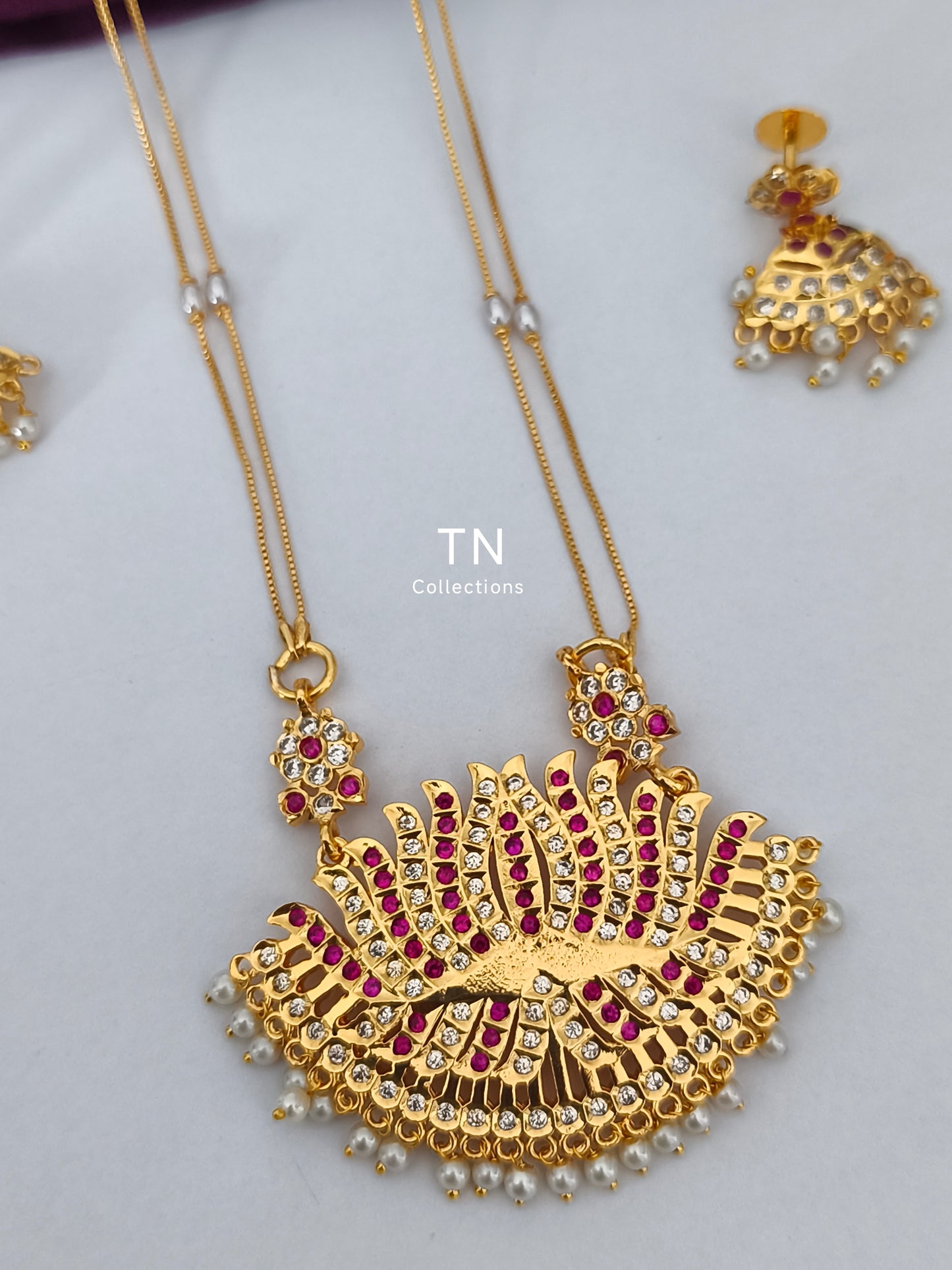Micro gold plated Traditional lotus pathakkam (Ruby & White)