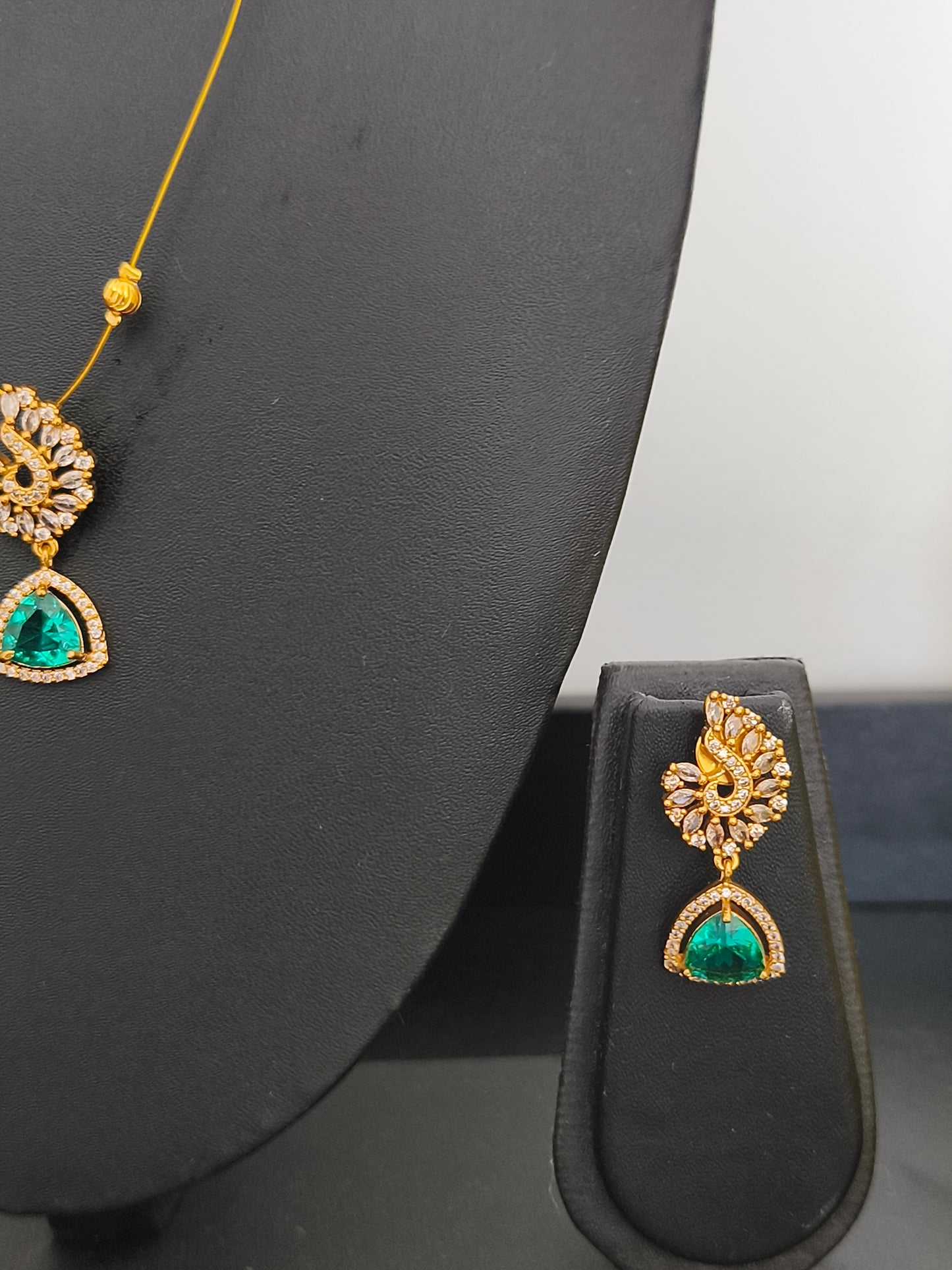 Matte Finish Indo western Invisible Necklace with earrings
