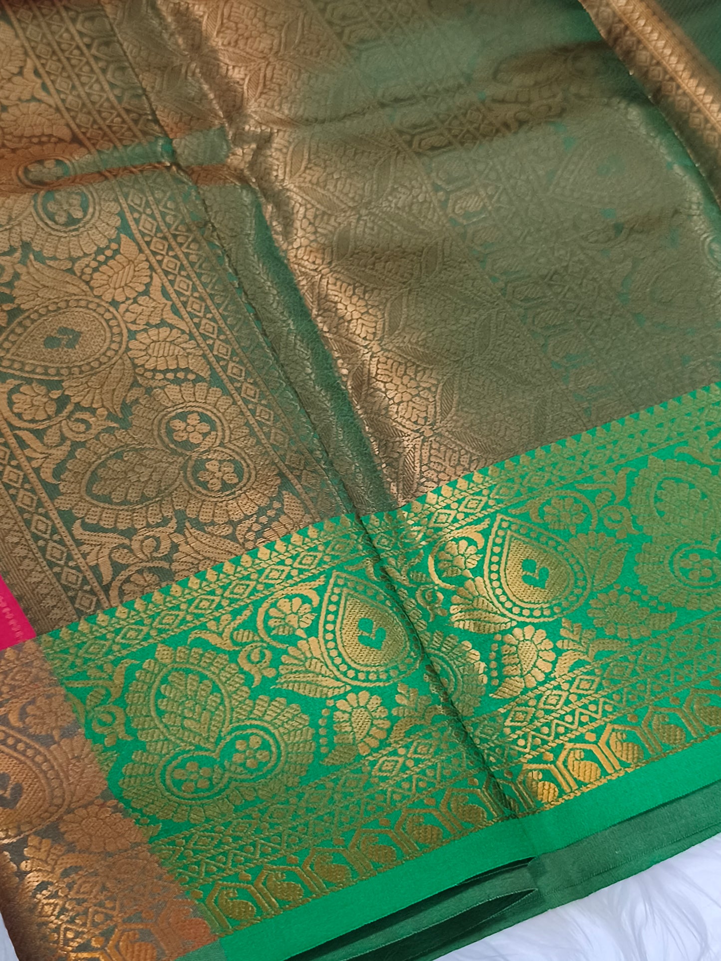 Vairaoosi Soft Silk Saree (Hot Pink)