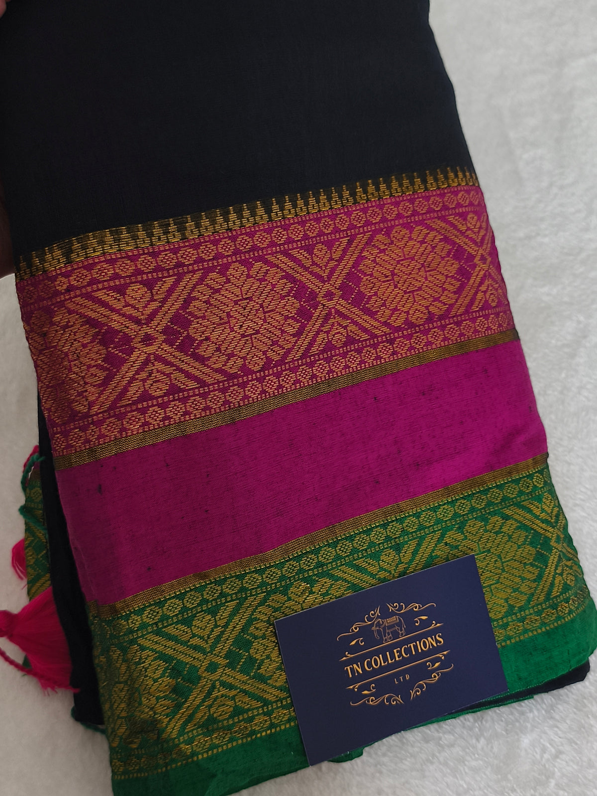 Trendy Mulmul cotton saree with Kanchi Border (Black)