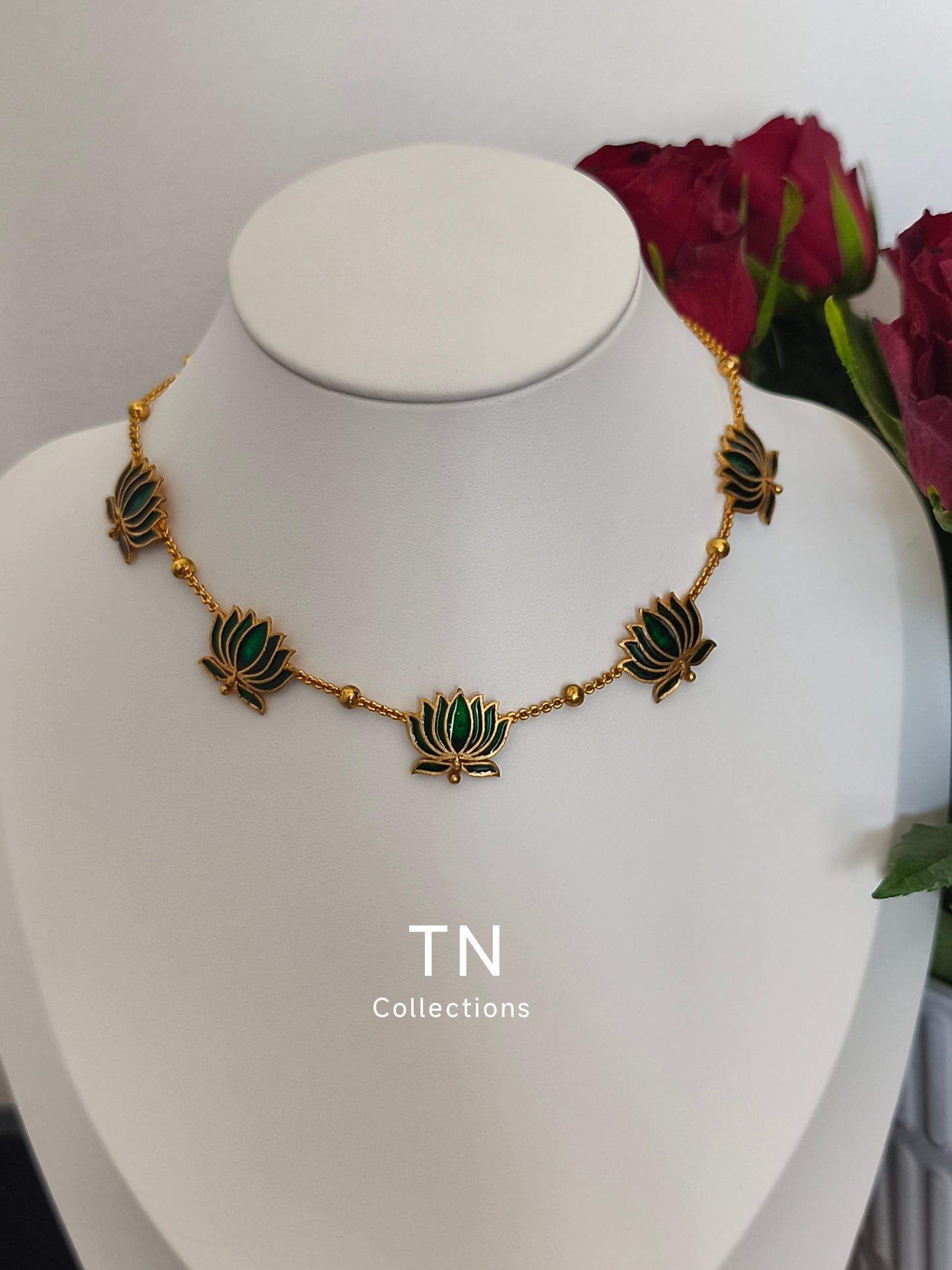 Matte Finish Green Simple Lotus Choker Necklace with earrings