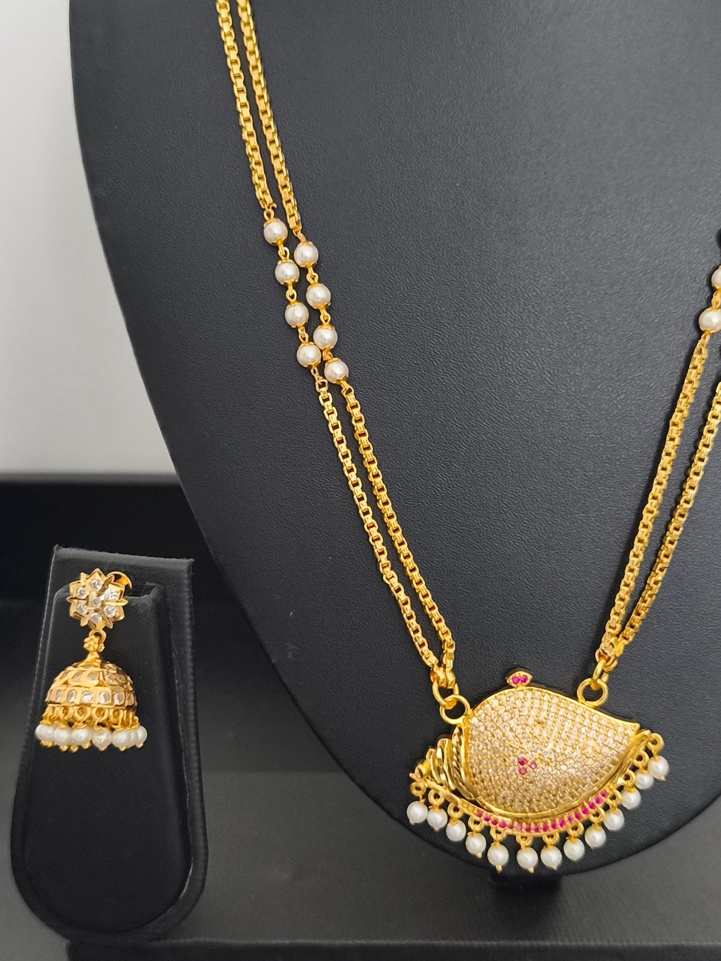 Micro gold plated Sangu Pathakkam with earrings