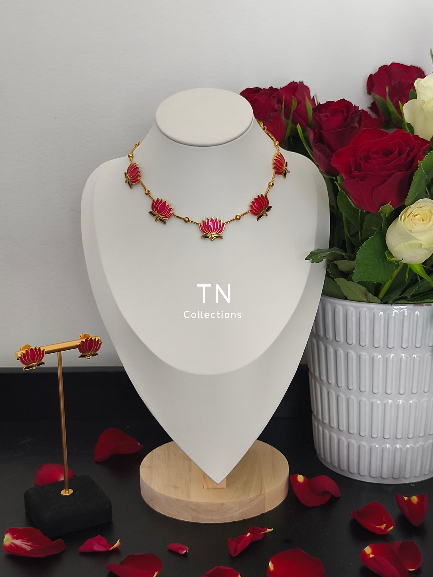 Matte Finish Simple Lotus Choker Necklace with earrings