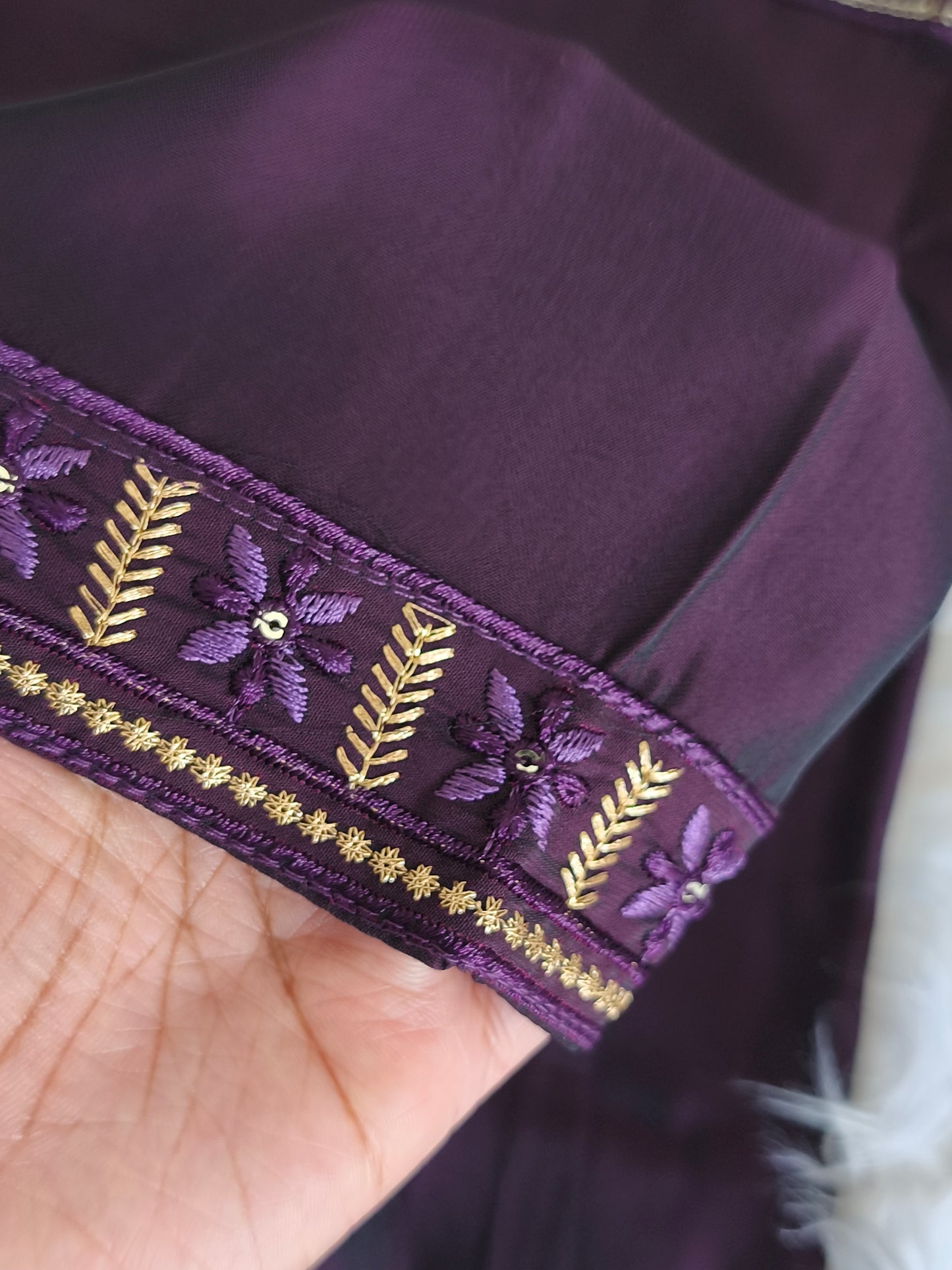 Stylish 3 Piece Embroidered Side Open Shalwar Suit with Floral Dupatta – (Size XL)