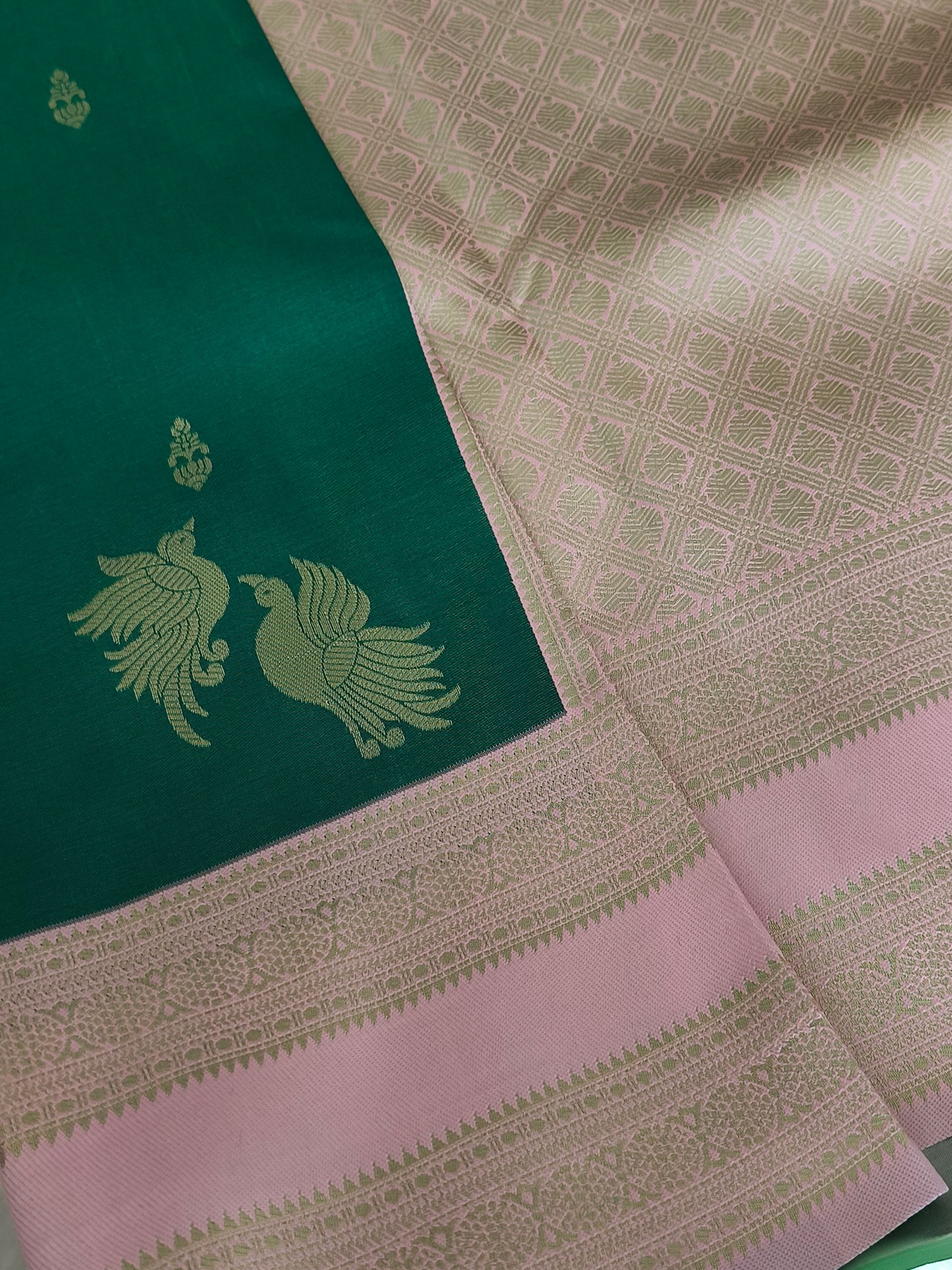 Kanchi Soft Silk Saree with contrast blouse and pallu