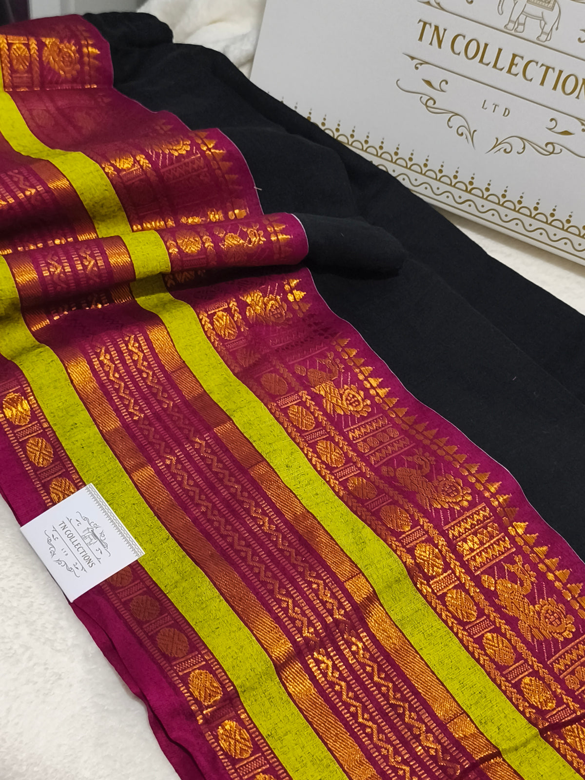 Kerala Special Mul Cotton Saree with Kanchi Border