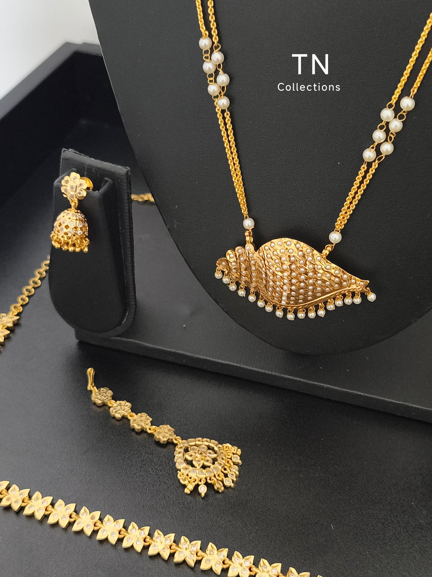 Traditional Sangu Pathakkam with Attigai Semi Bridal Set Micro gold plated