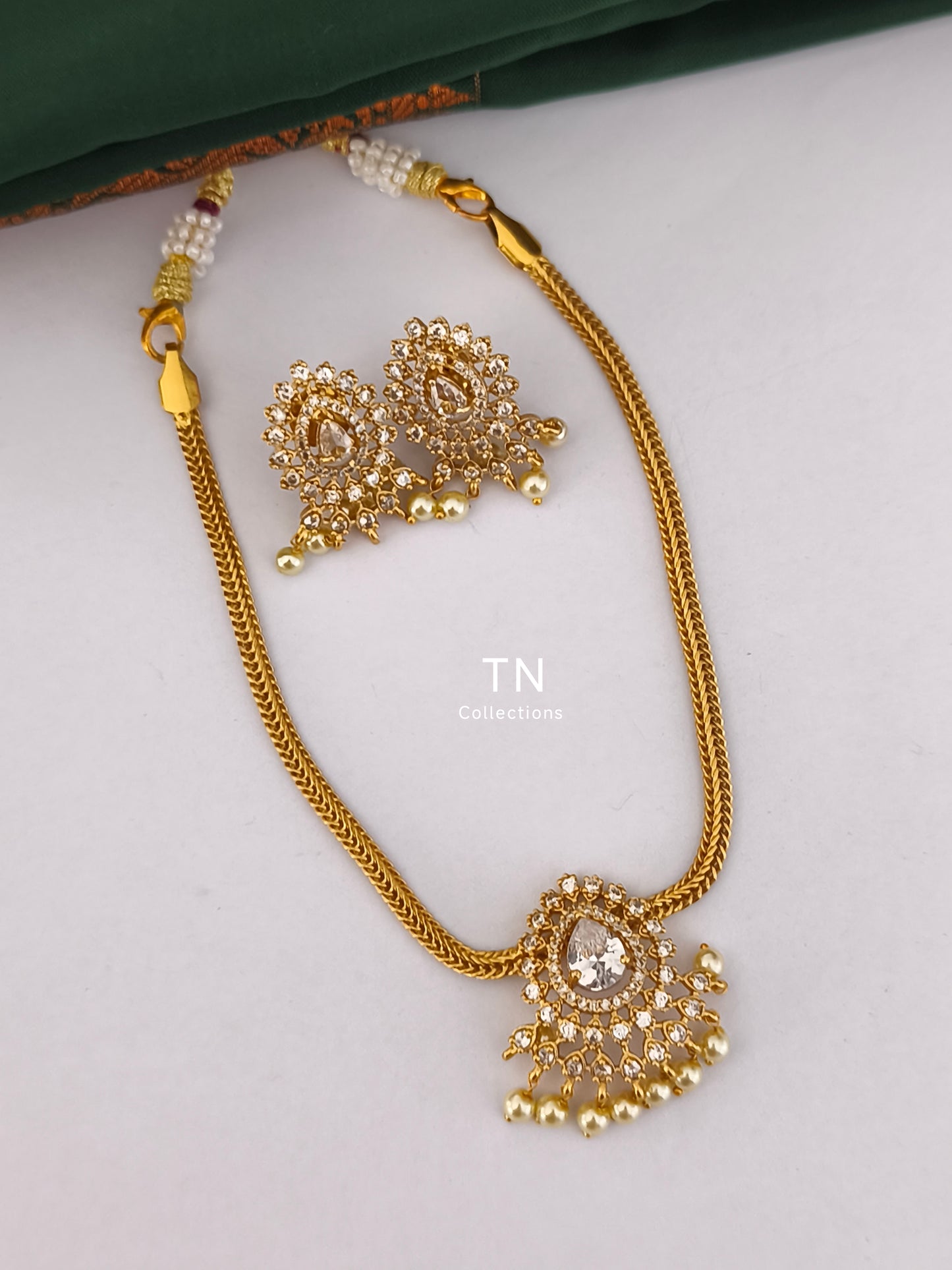 Antique Polish Simple Necklace set (White Stone)