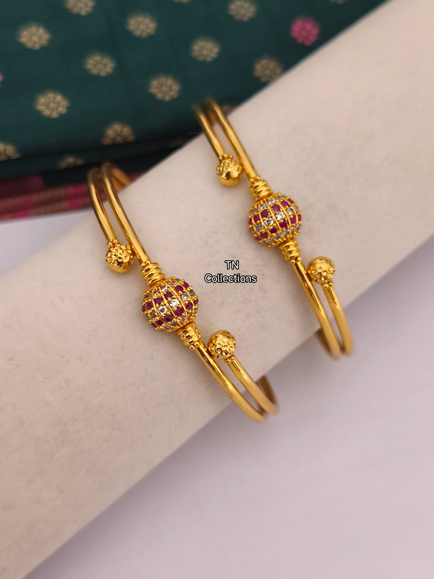 Micro gold plated SINGLE Bangle (Ruby & white)