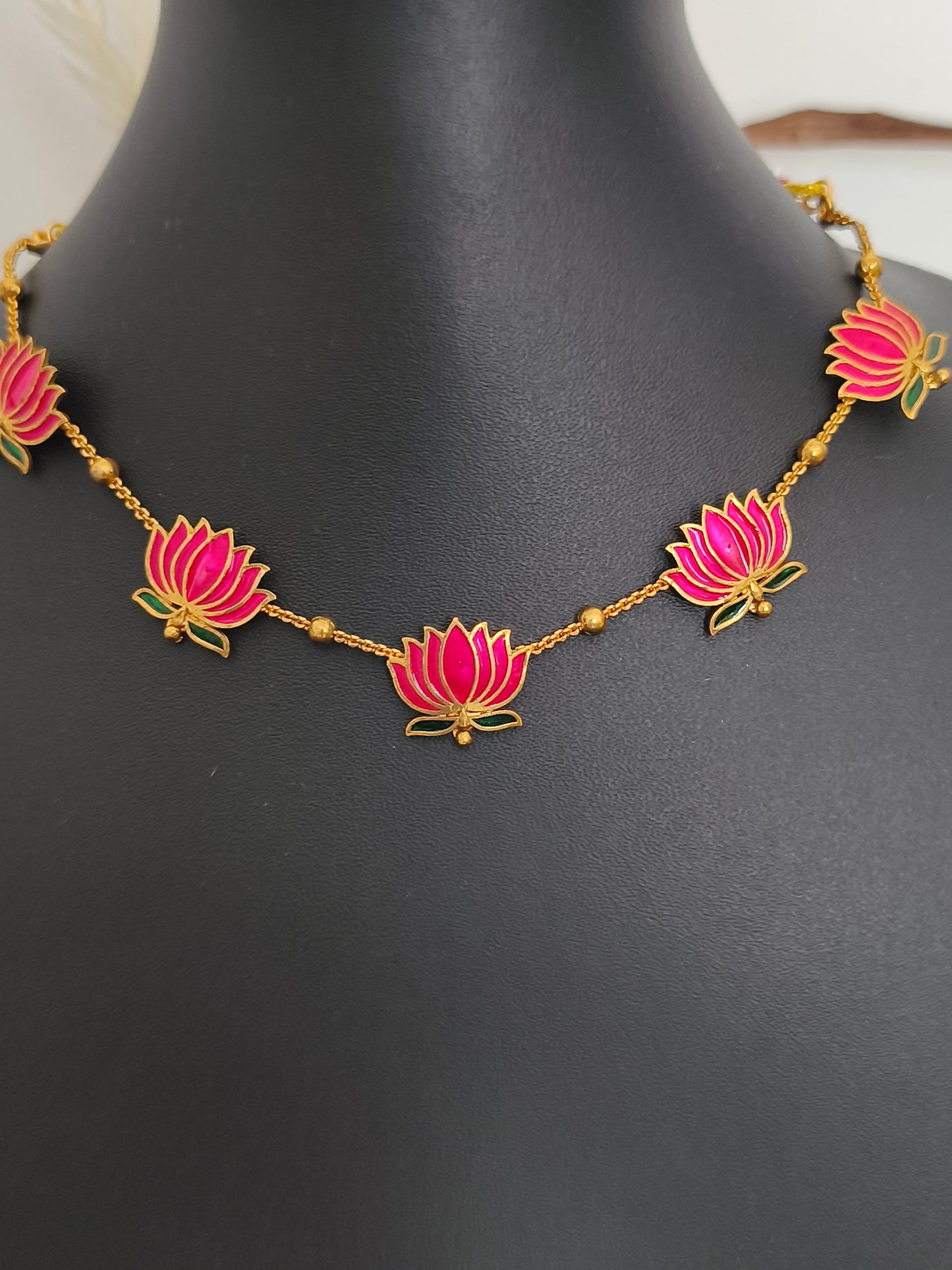 Matte Finish Simple Lotus Choker Necklace with earrings