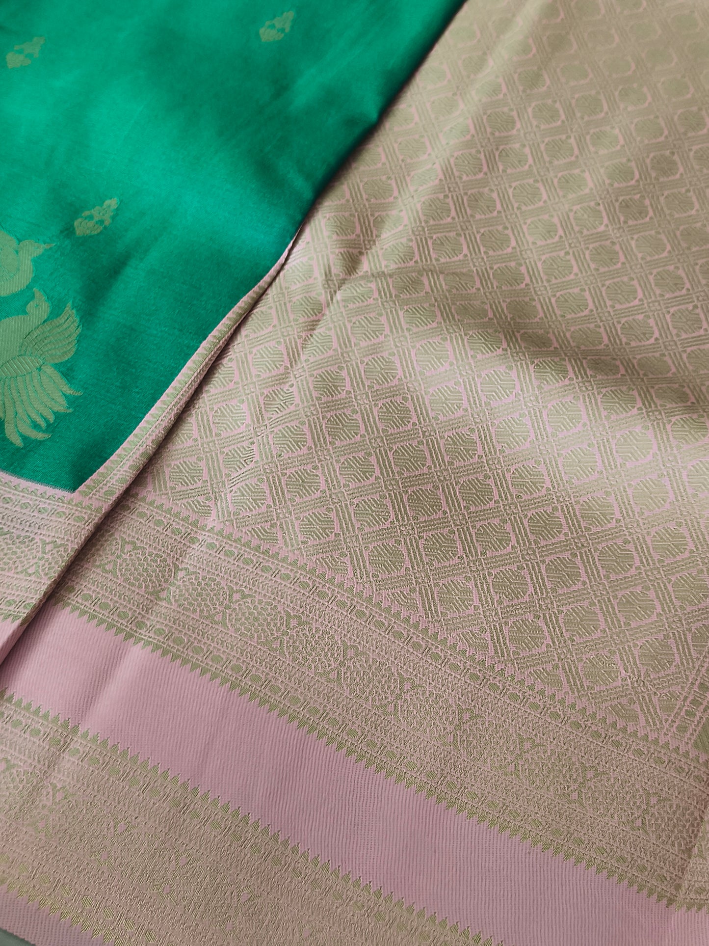 Kanchi Soft Silk Saree with contrast blouse and pallu