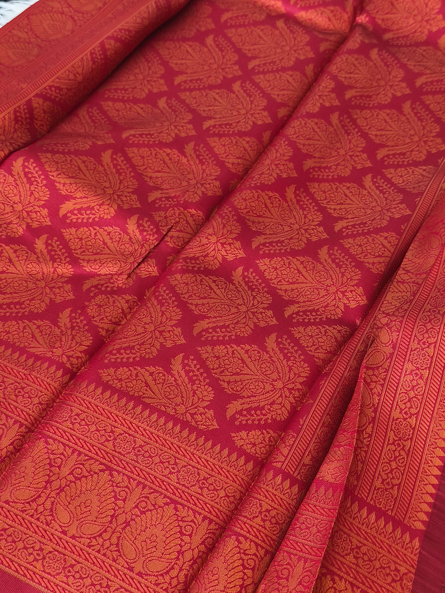 Kanchi Semi soft silk saree with contrast blouse and pallu