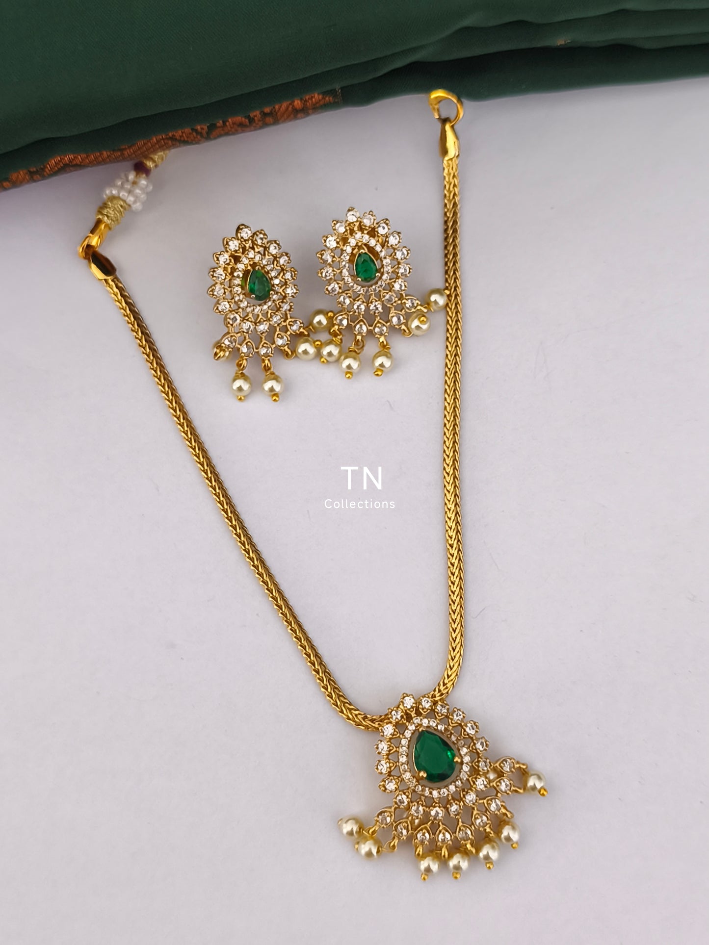 Antique Polish Simple Necklace Set (Green)