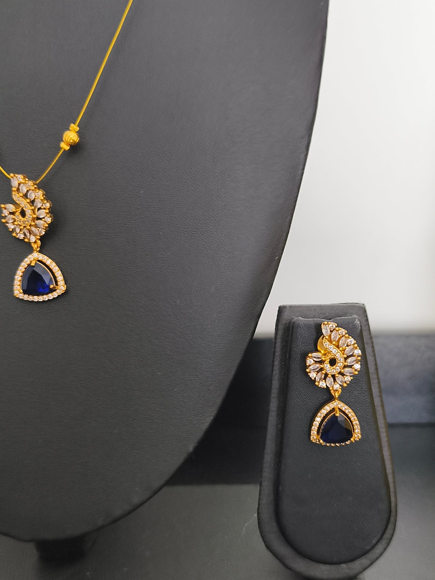 Matte Finish Indo western Invisible Necklace with earrings
