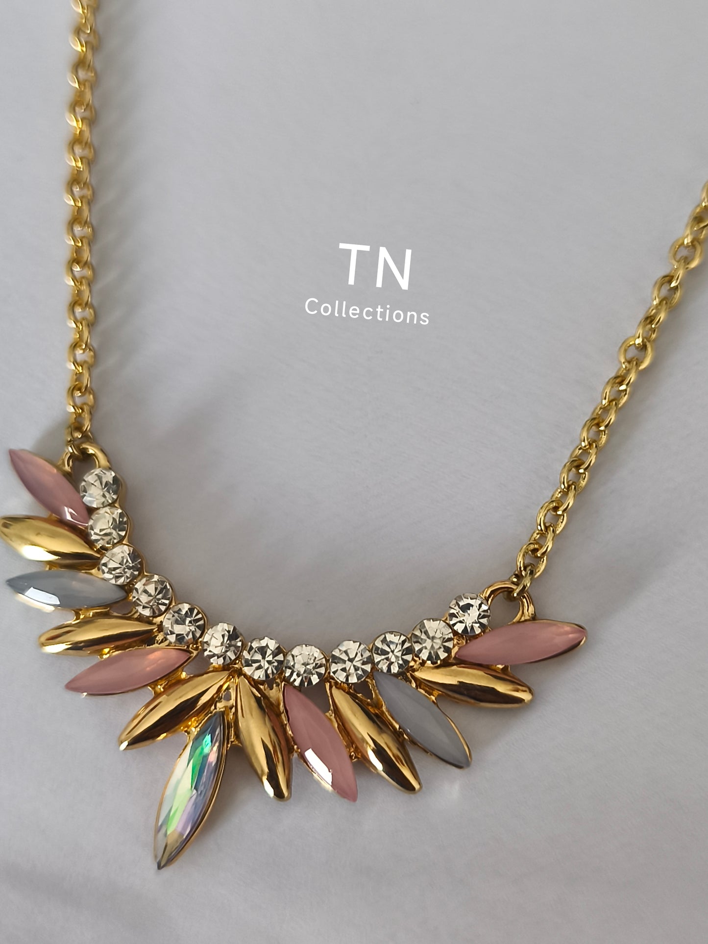 Elegant teardrop Design Necklace