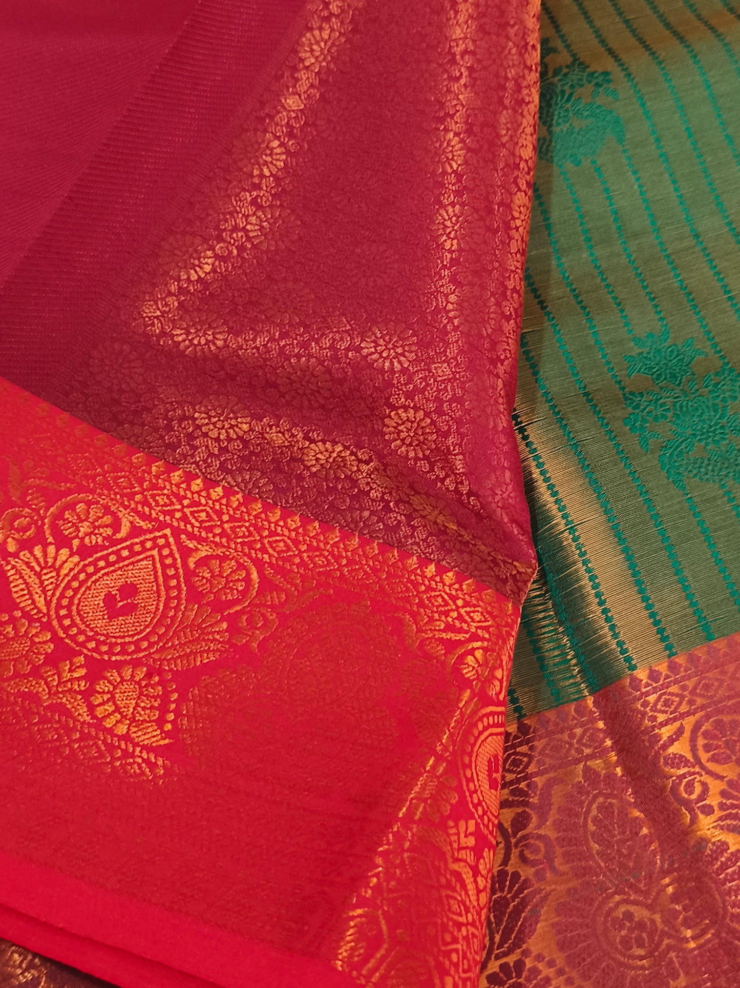 Vairaoosi Soft Silk Saree (Dark Green)