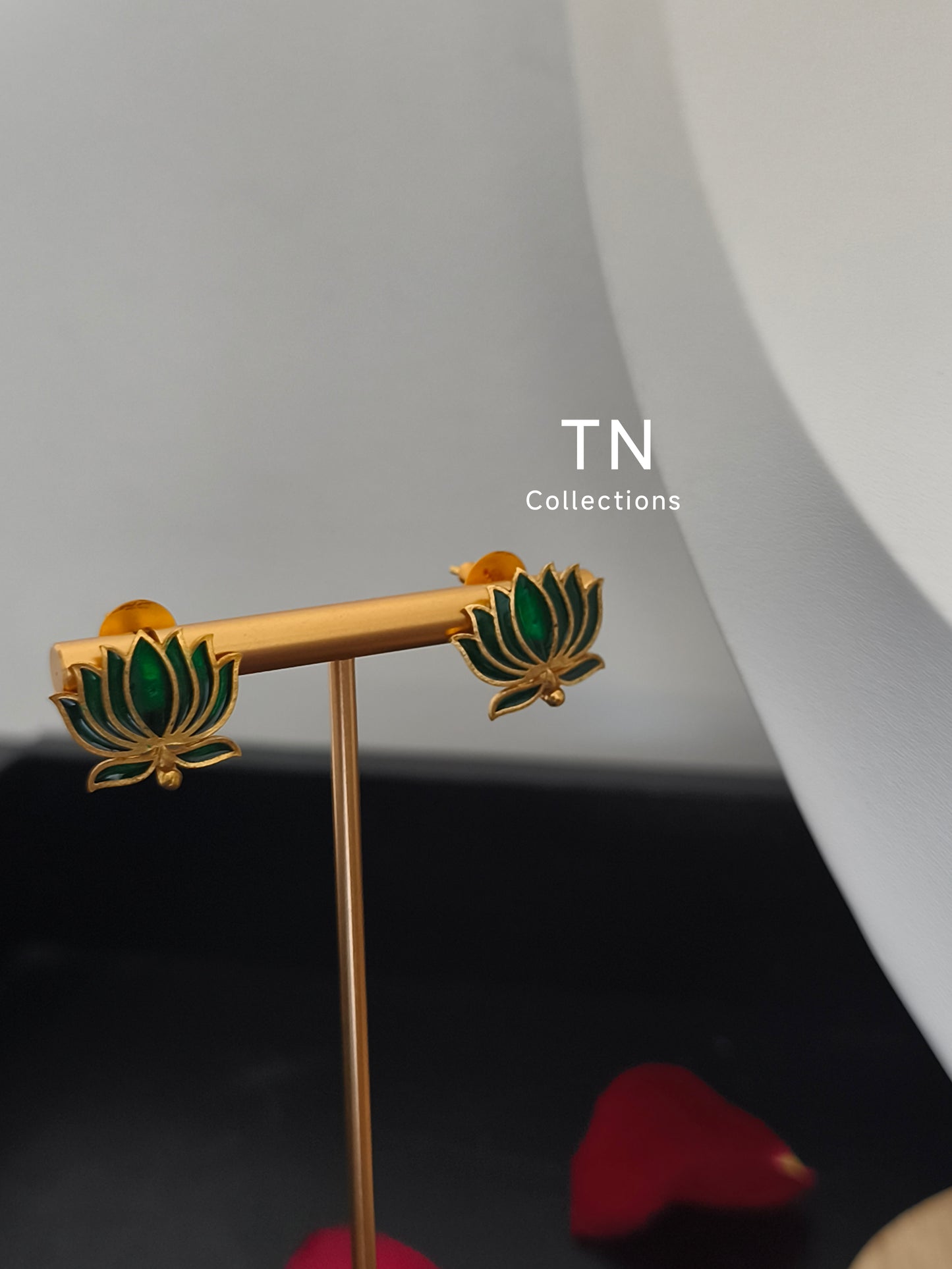 Matte Finish Green Simple Lotus Choker Necklace with earrings