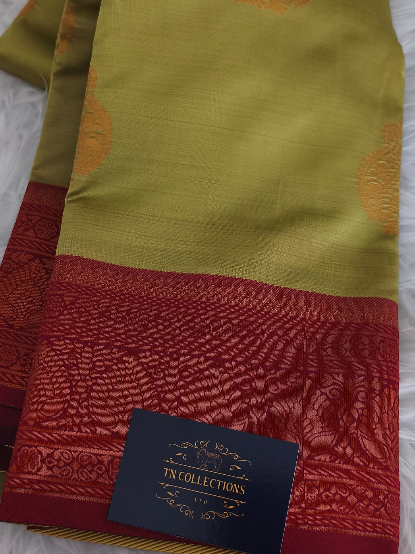 Kanchi Semi soft silk saree with contrast blouse and pallu