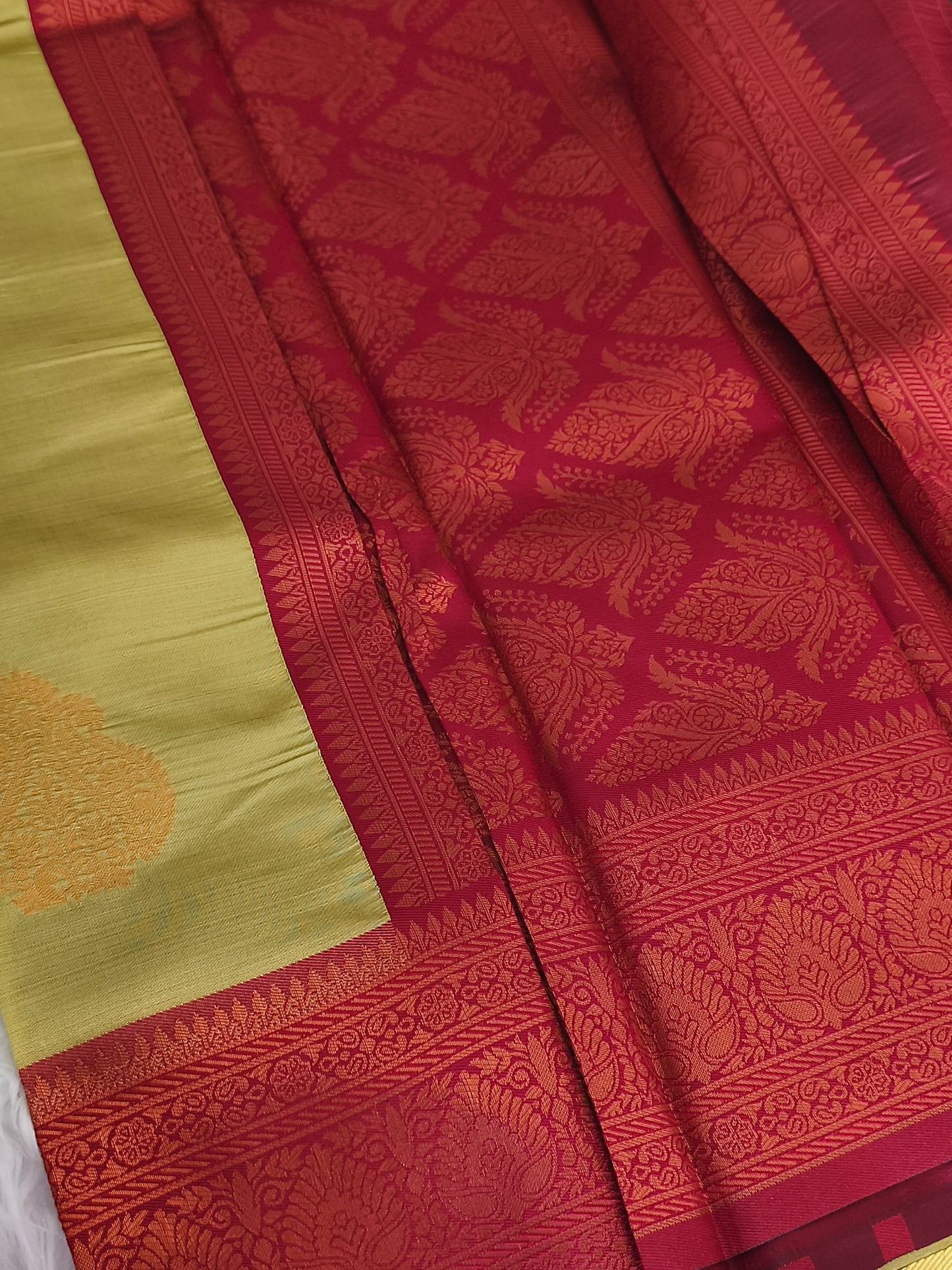 Kanchi Semi soft silk saree with contrast blouse and pallu