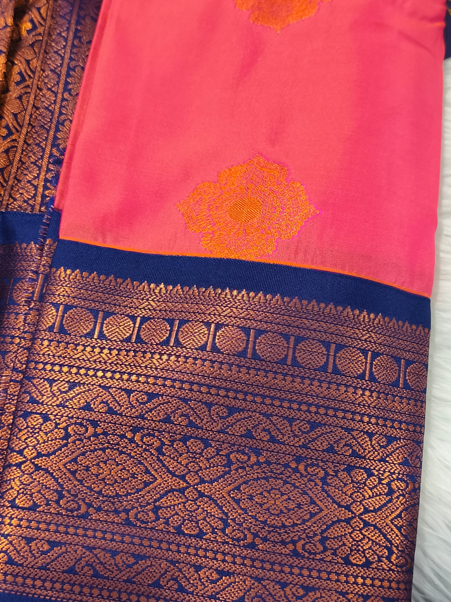 Korvai Premium soft silk saree(Dual Tone)