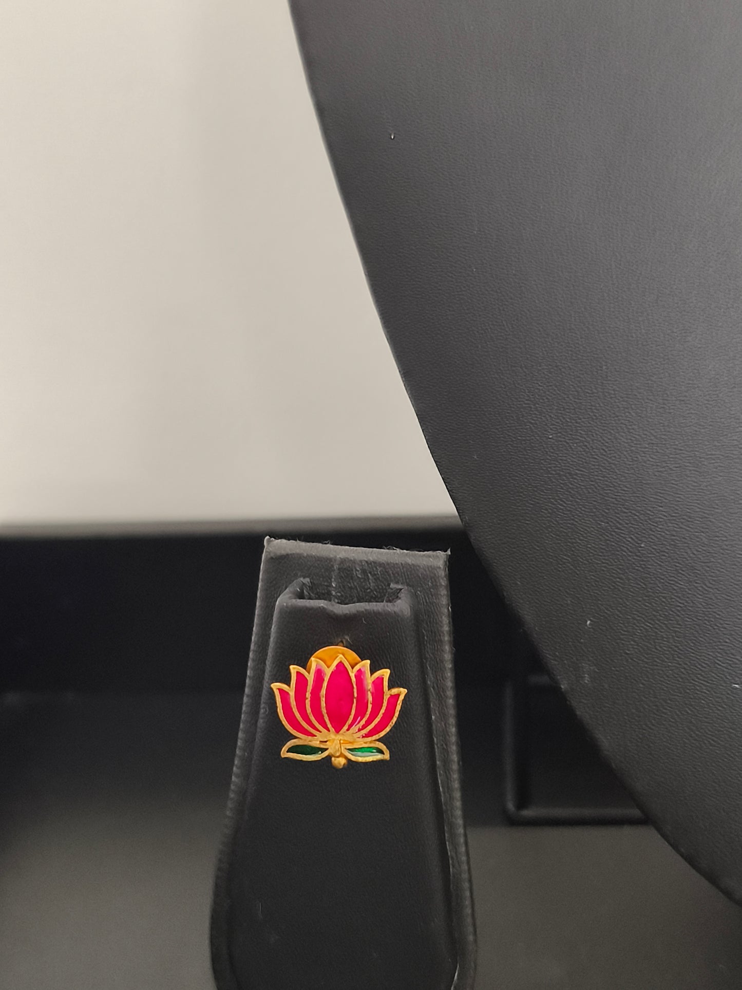 Matte Finish Simple Lotus Choker Necklace with earrings
