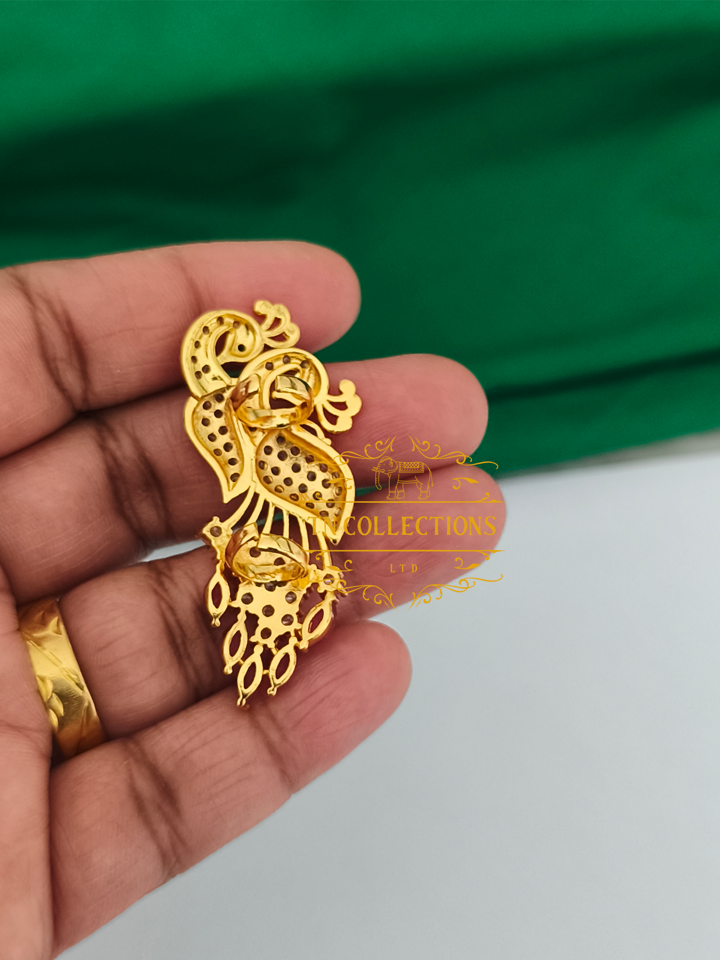 Gold Plated Mugappu for Thalikodi (Twin peacock design Brooch)