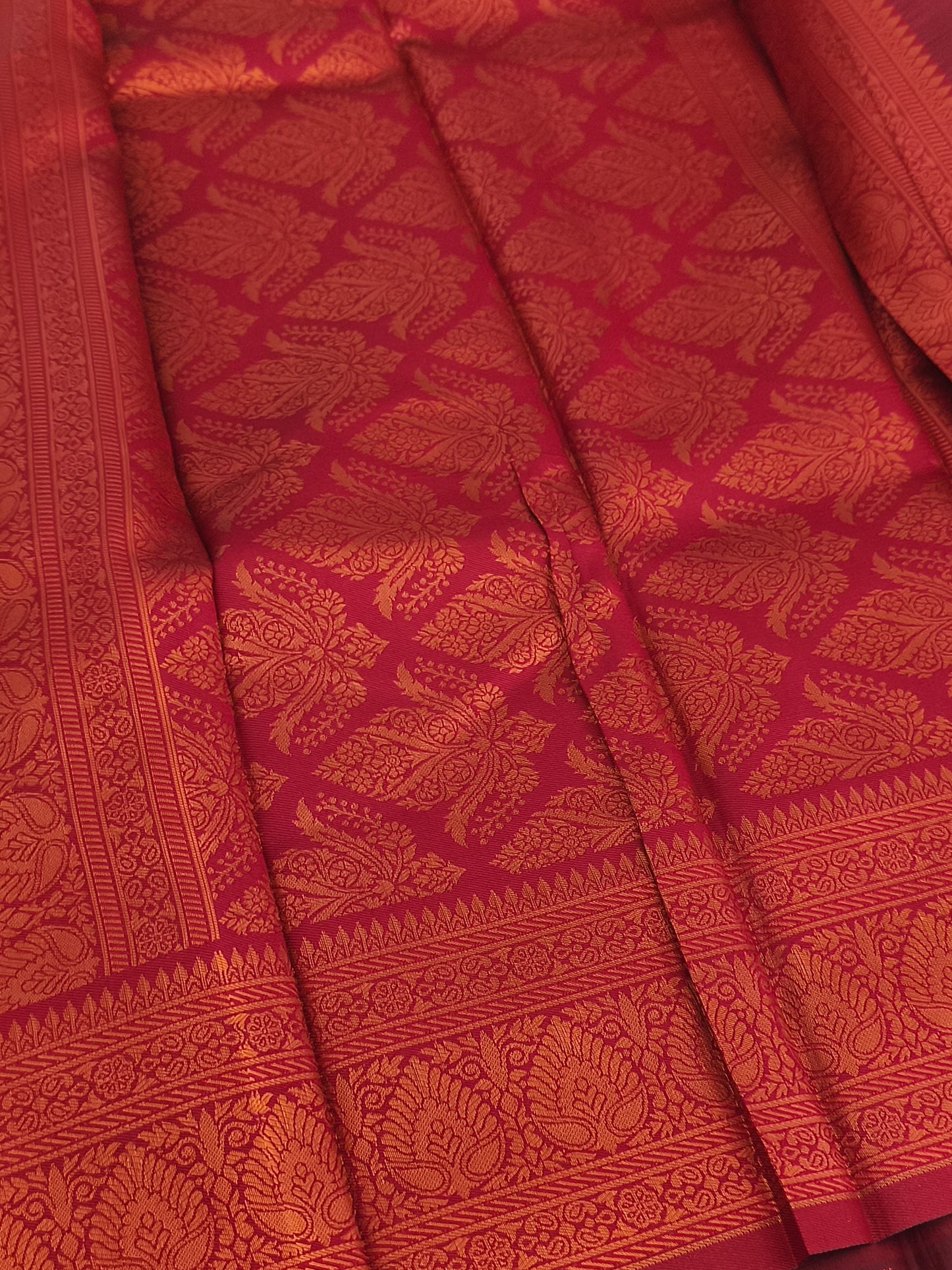 Kanchi Semi soft silk saree with contrast blouse and pallu