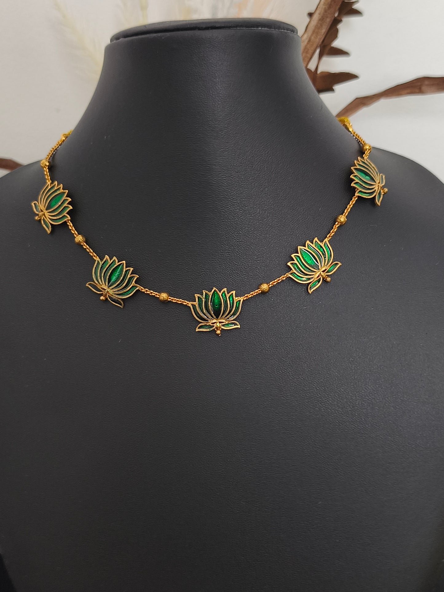 Matte Finish Green Simple Lotus Choker Necklace with earrings