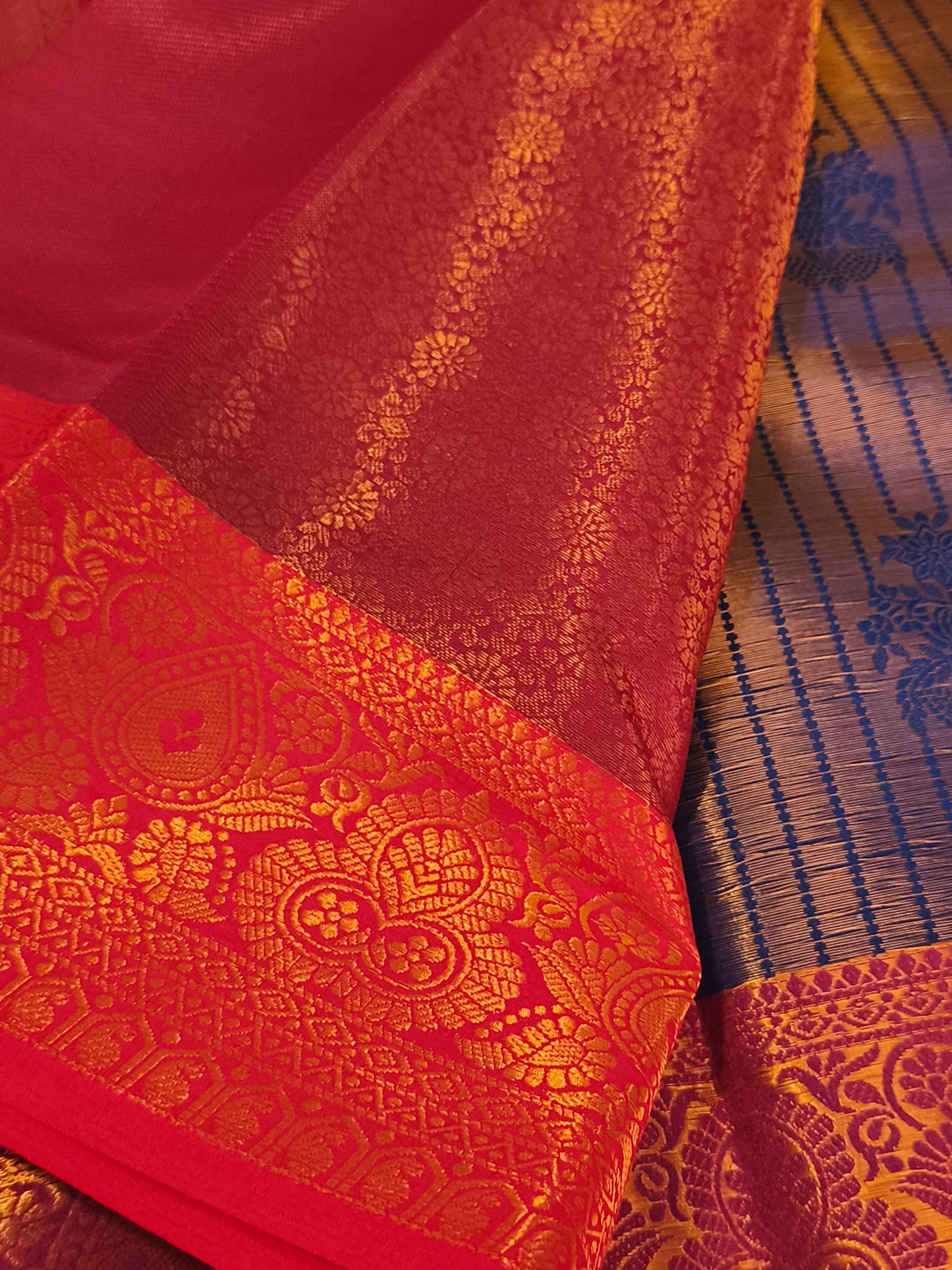 Vairaoosi Soft Silk Saree (Navy Blue)