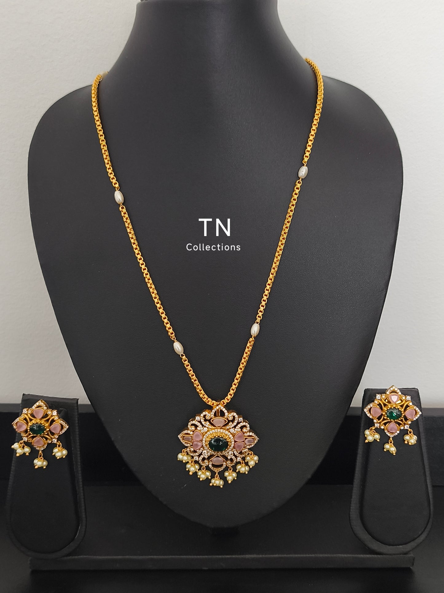 Simple and elegant Pendant Set with Pearl chain