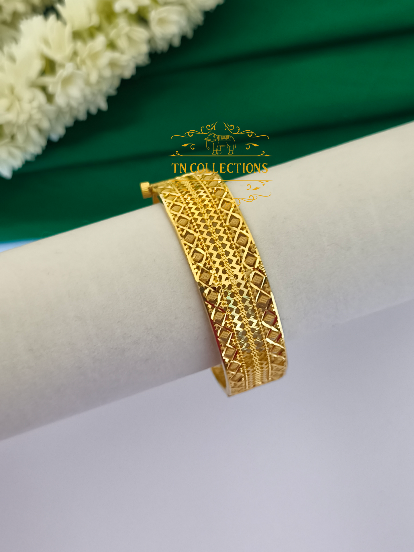 One Gram forming Screw Bangle