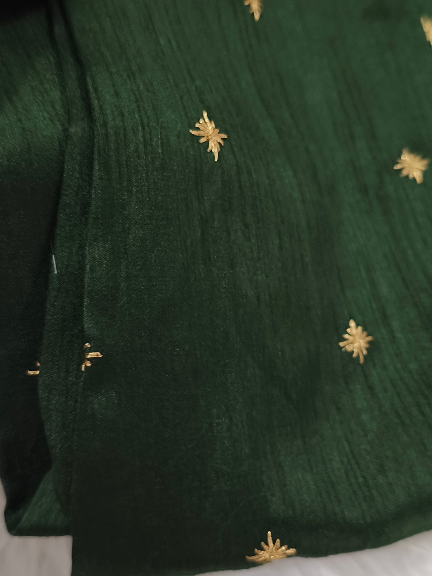 Aari Embroidery work Saree Blouse Material (Green)