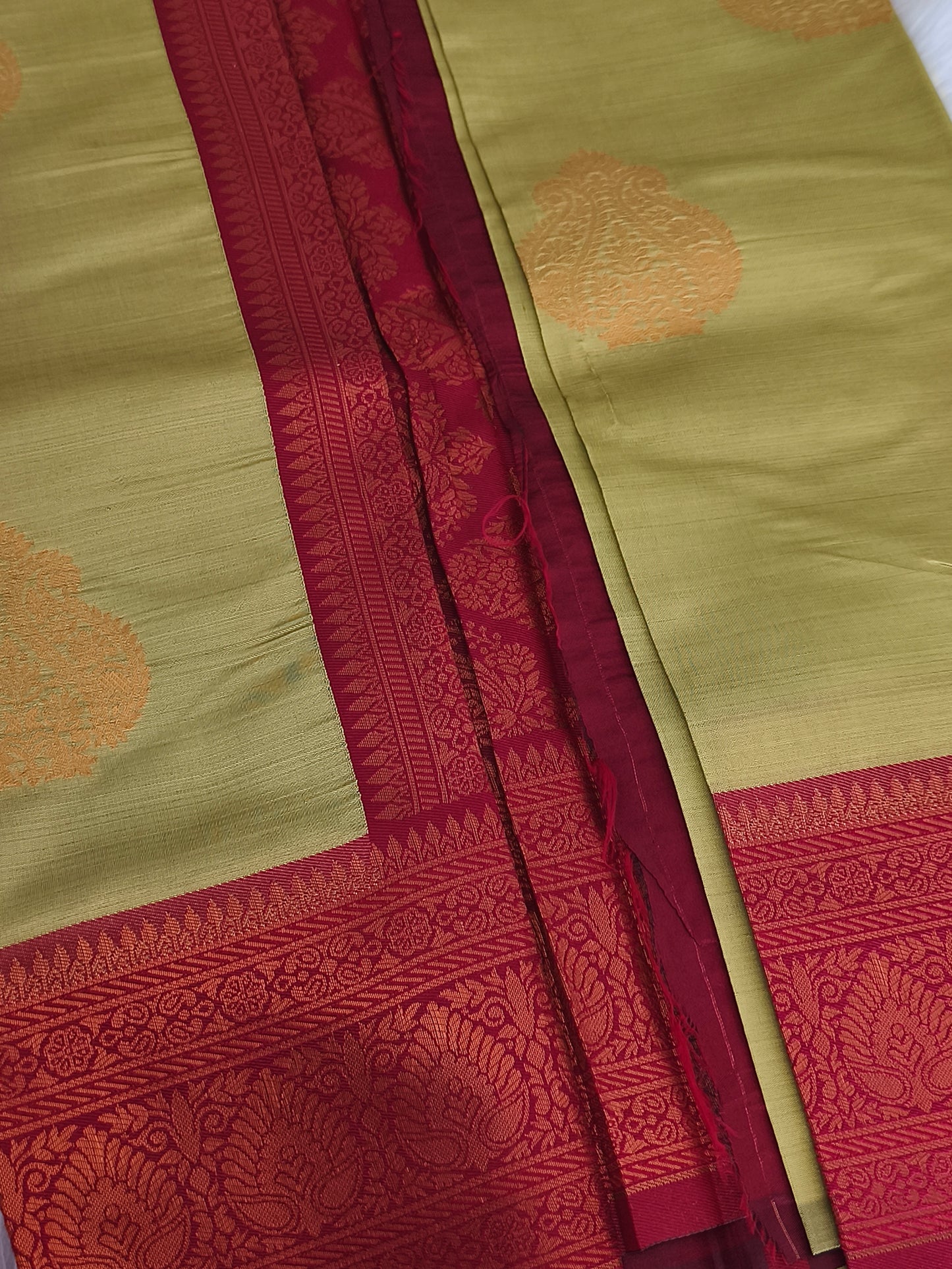 Kanchi Semi soft silk saree with contrast blouse and pallu