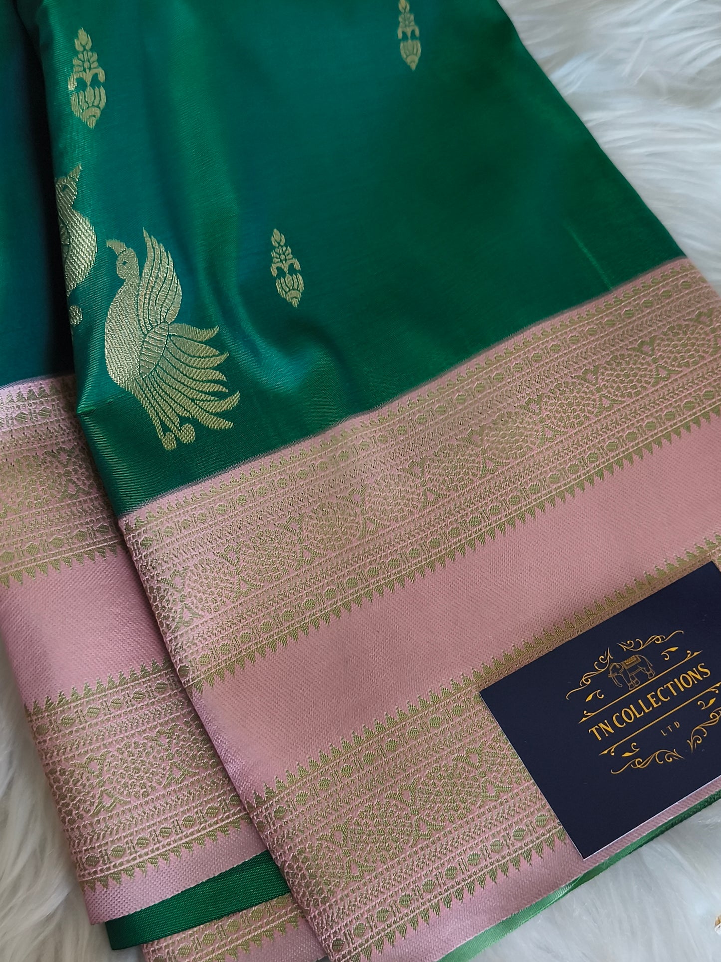Kanchi Soft Silk Saree with contrast blouse and pallu
