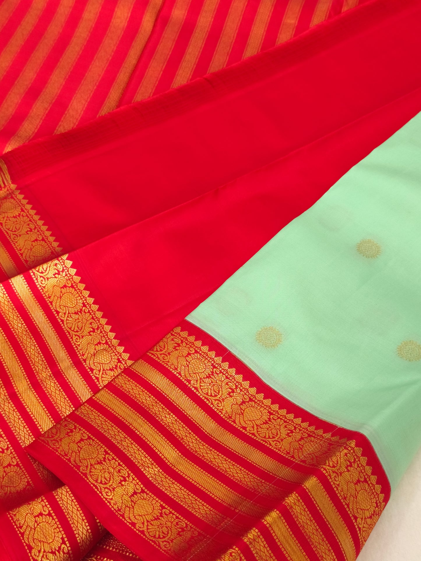 Pure handloom Kanchipuram Silk Saree (Pista Green)