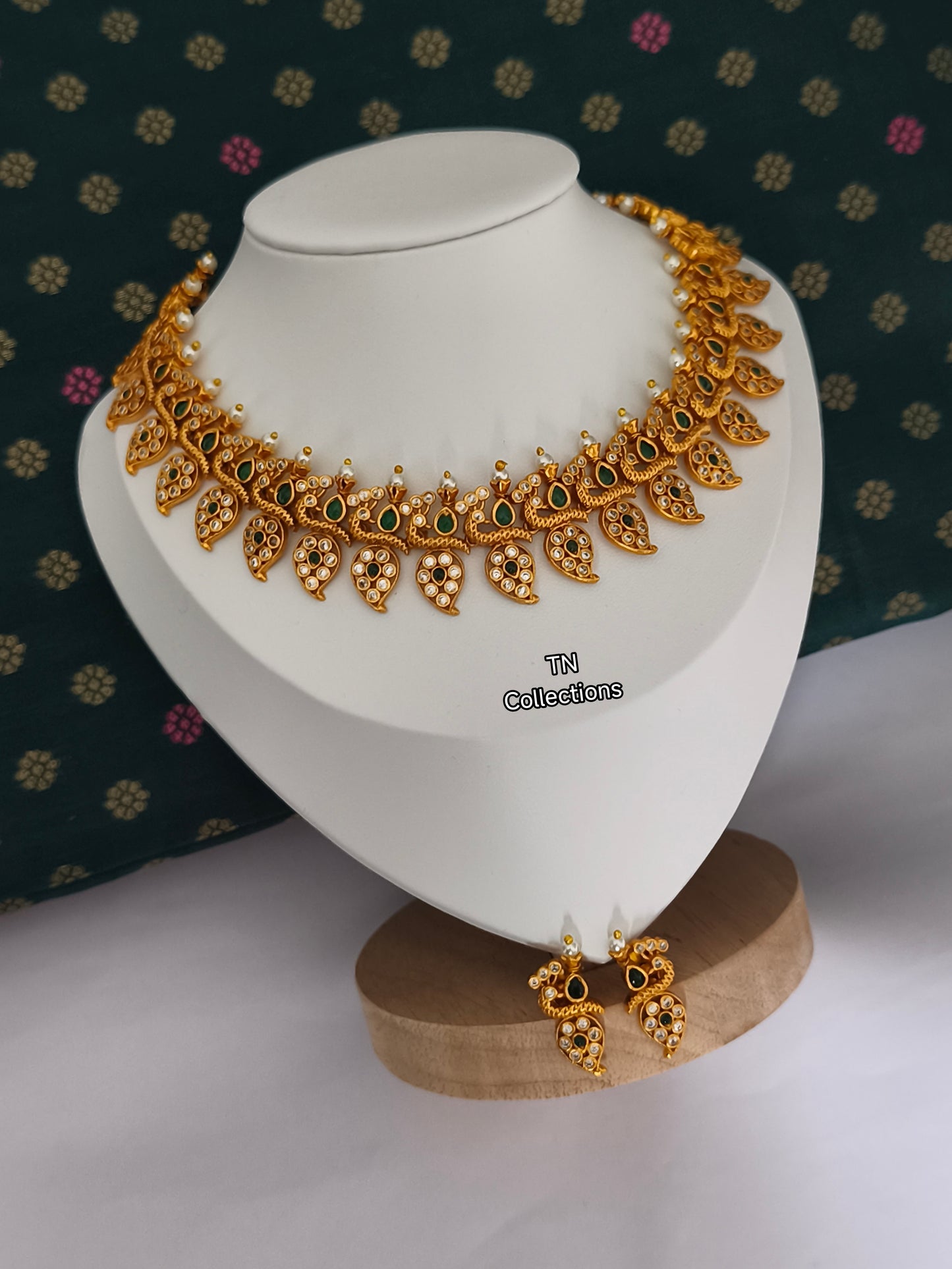 AD Kemp Stone Necklace Set