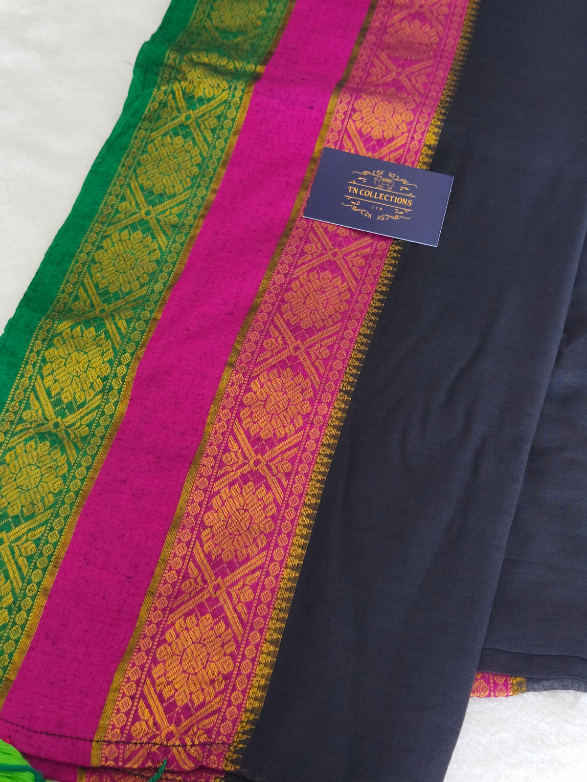 Trendy Mulmul cotton saree with Kanchi Border (Black)