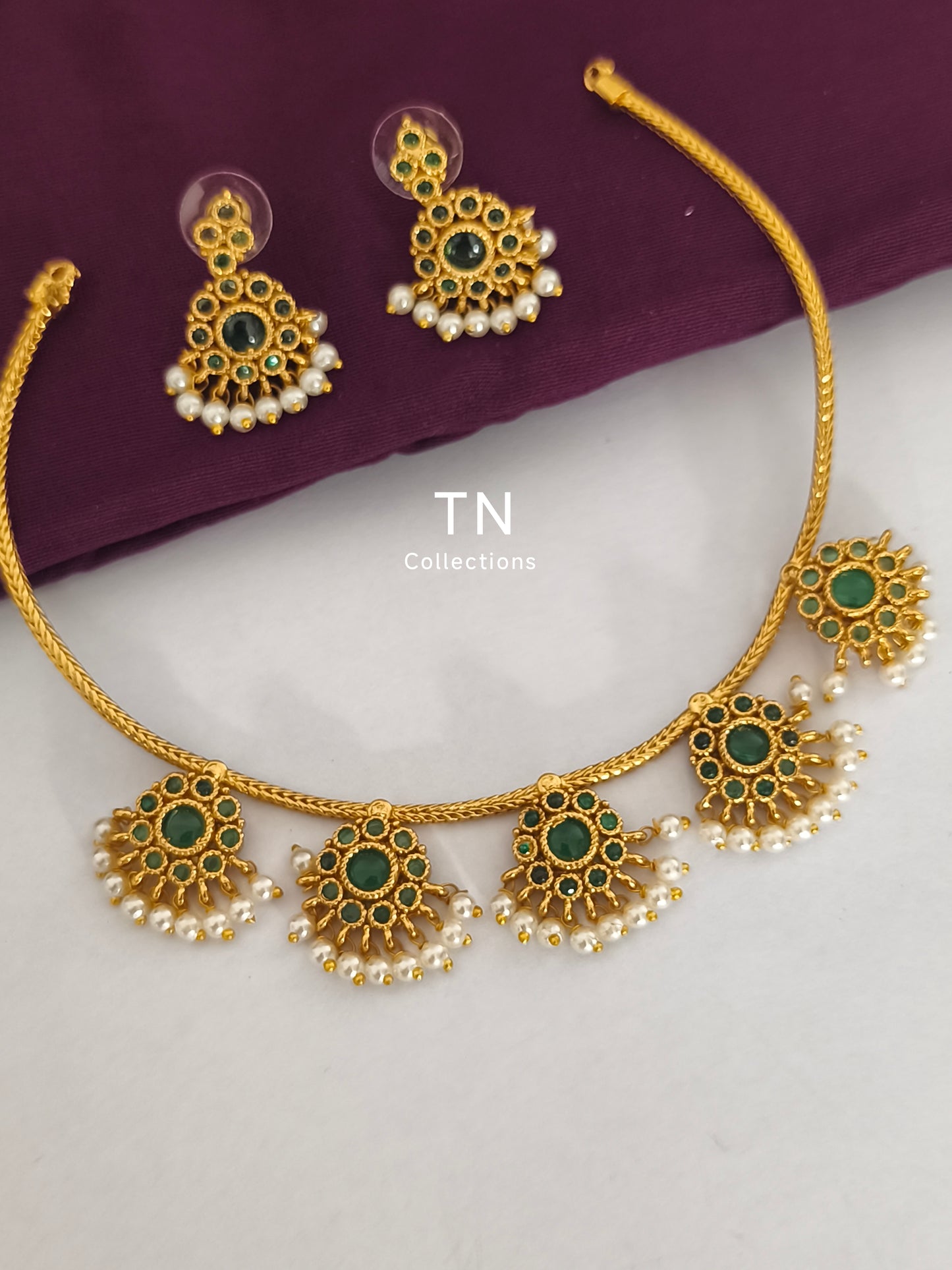 Antique matte finish Mini Choker Necklace Set - Green
