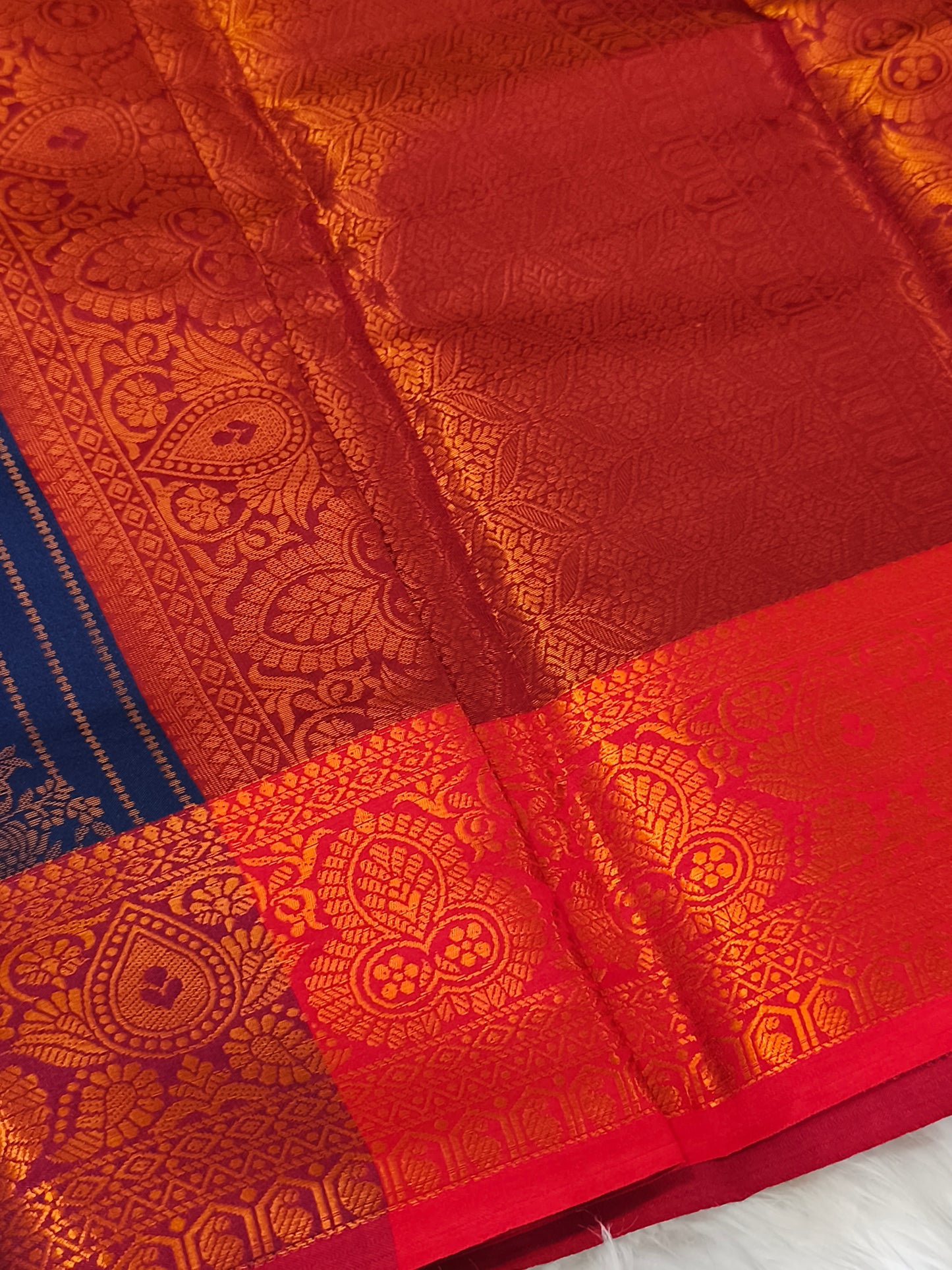 Vairaoosi Soft Silk Saree (Navy Blue)