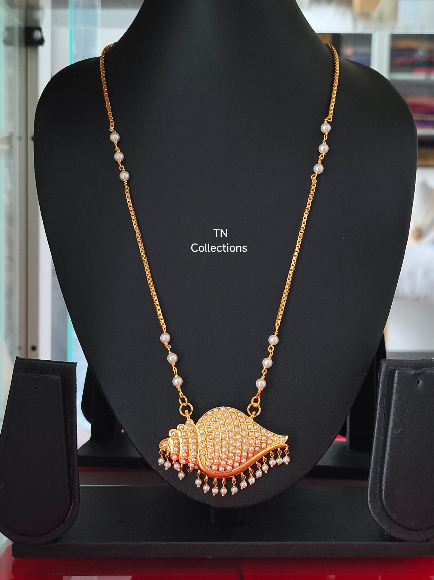 Micro Gold plated Sangu Pathakkam with single layer pearl chain