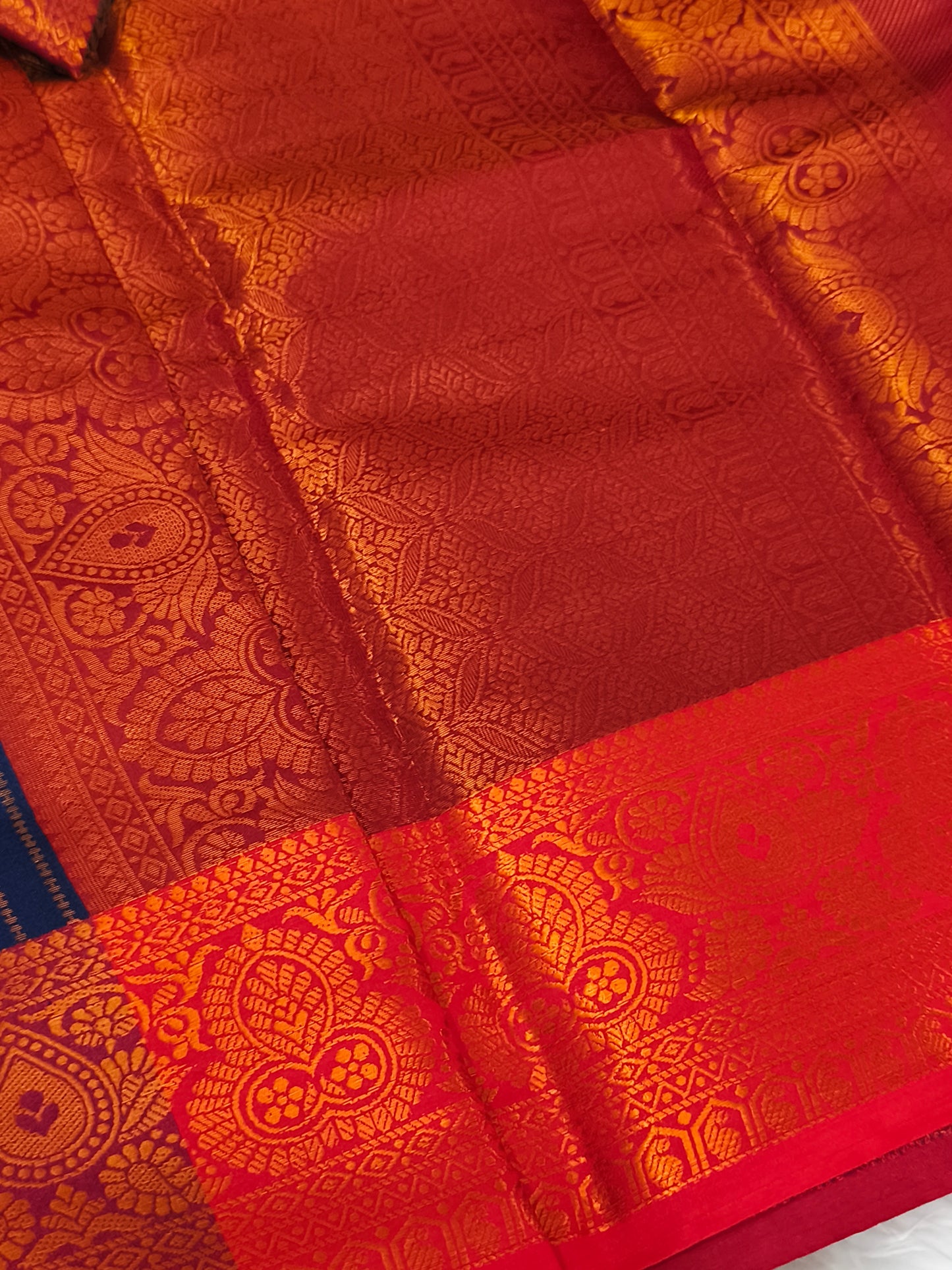 Vairaoosi Soft Silk Saree (Navy Blue)