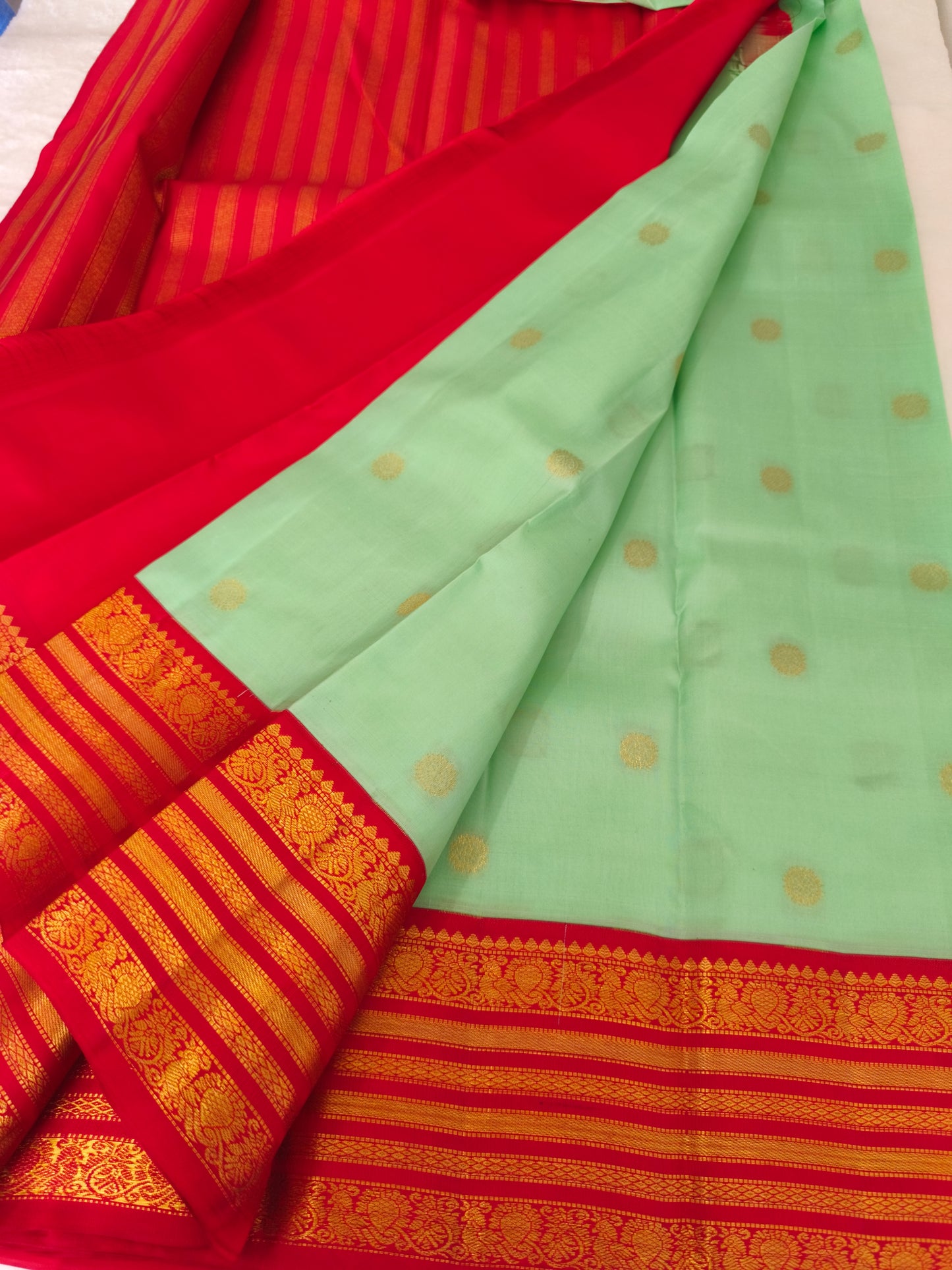 Pure handloom Kanchipuram Silk Saree (Pista Green)