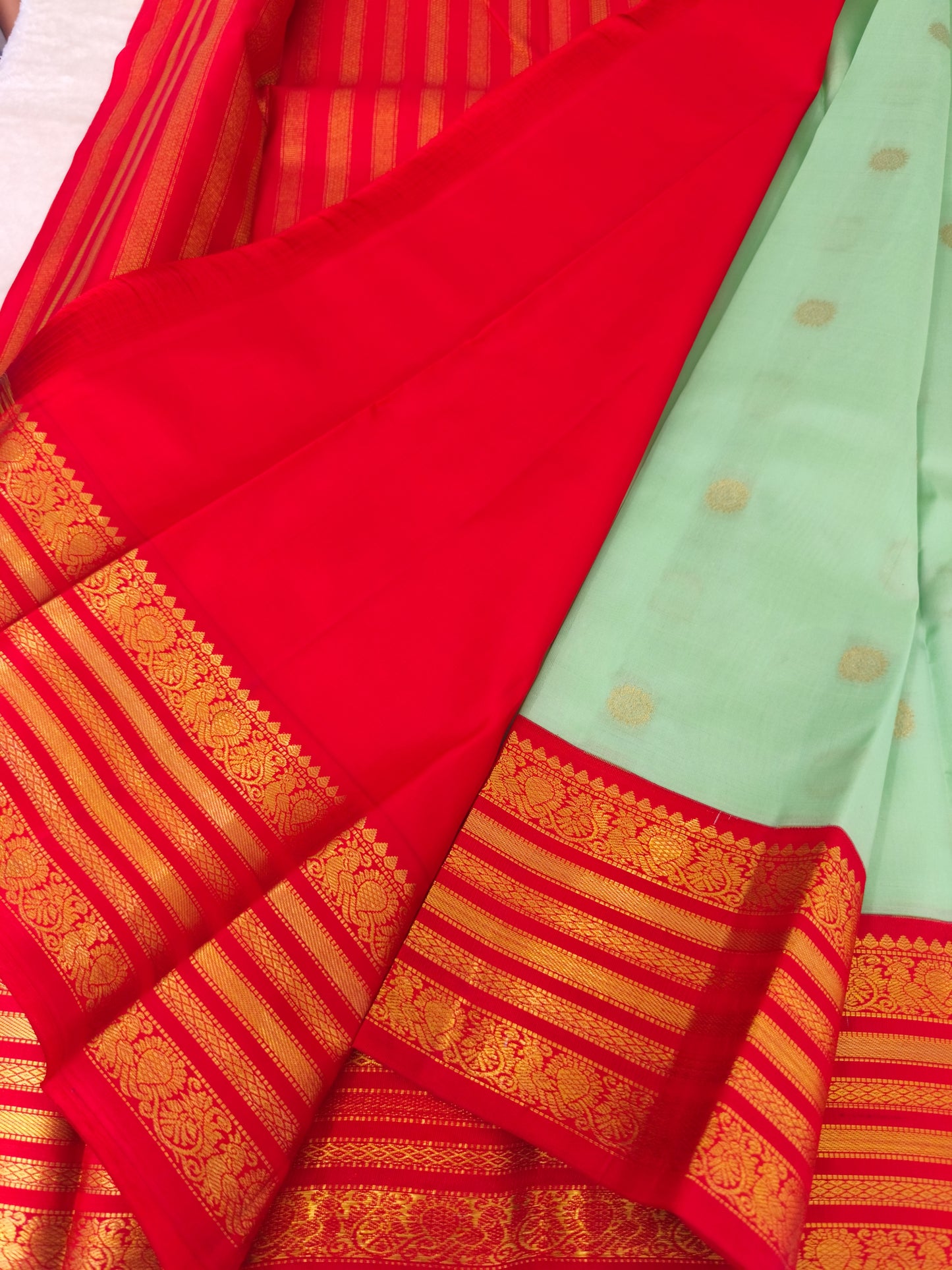 Pure handloom Kanchipuram Silk Saree (Pista Green)
