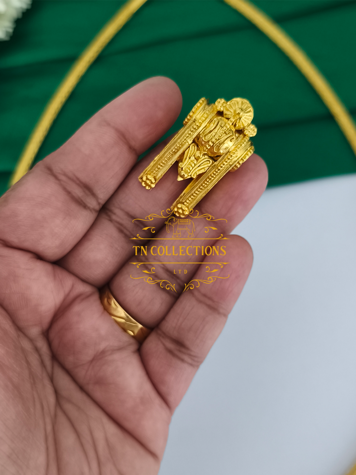 22ct Gold Plated Traditional Hindu Thalikodi with Kombu thali & Coins (15-19 Pawn thickness)