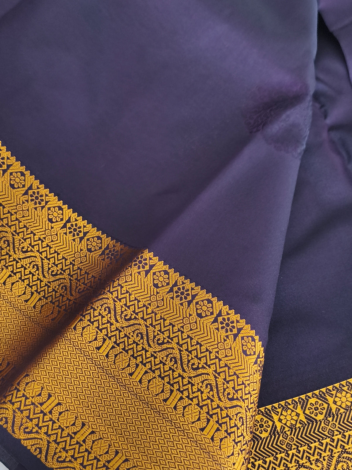 Dual shade Kanchi Soft Silk Saree( Deep Plum/Aubergine)