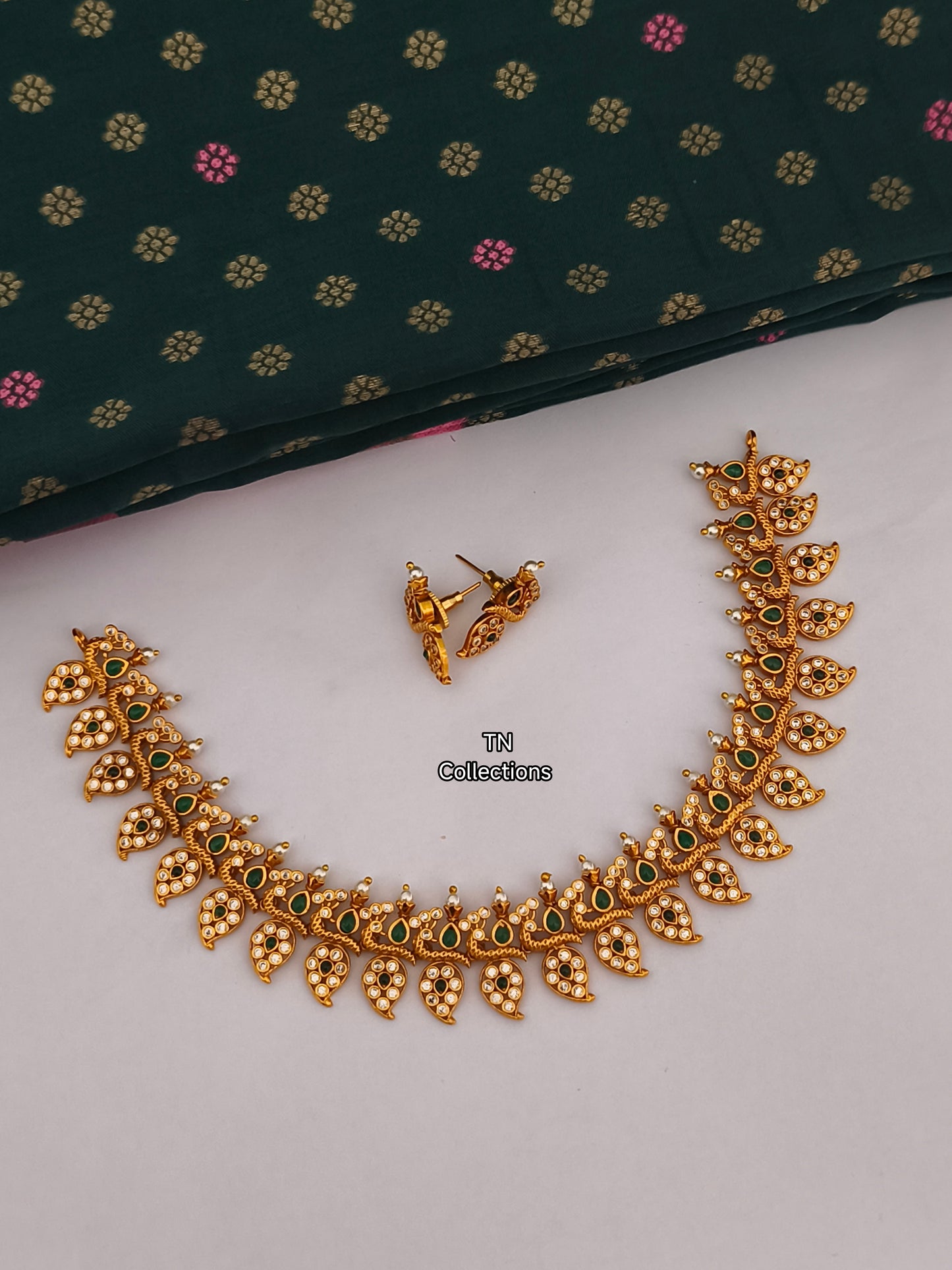 AD Kemp Stone Necklace Set