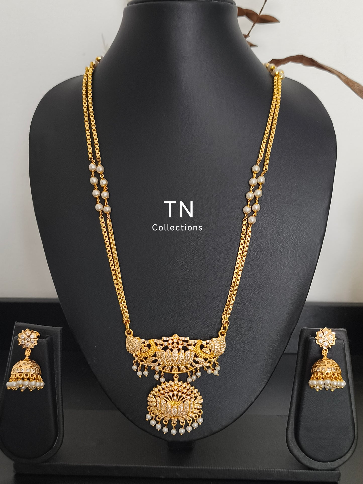 Traditional Design Pathakkam with earrings