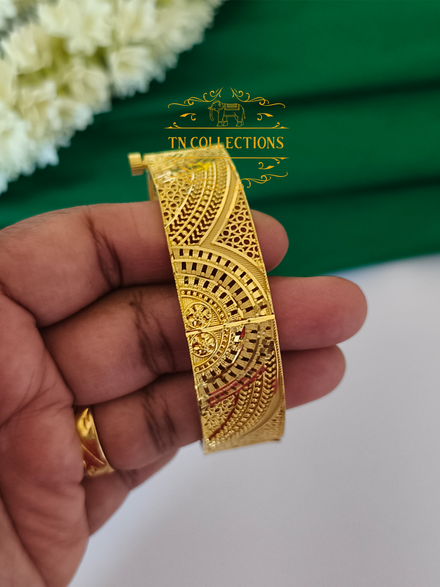 One Gram Forming Screw Bangle