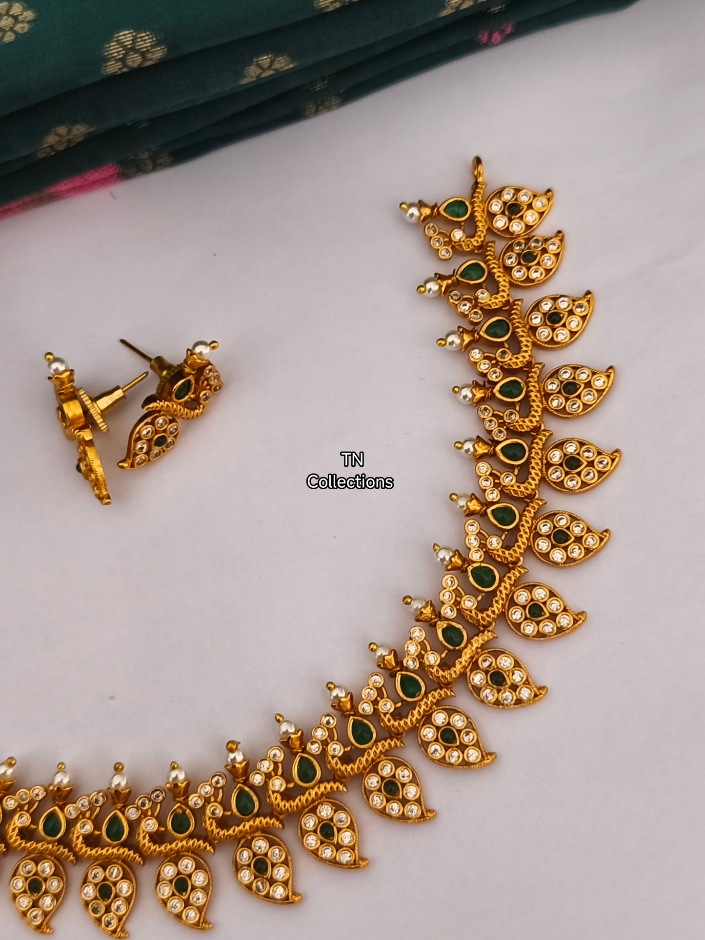 AD Kemp Stone Necklace Set