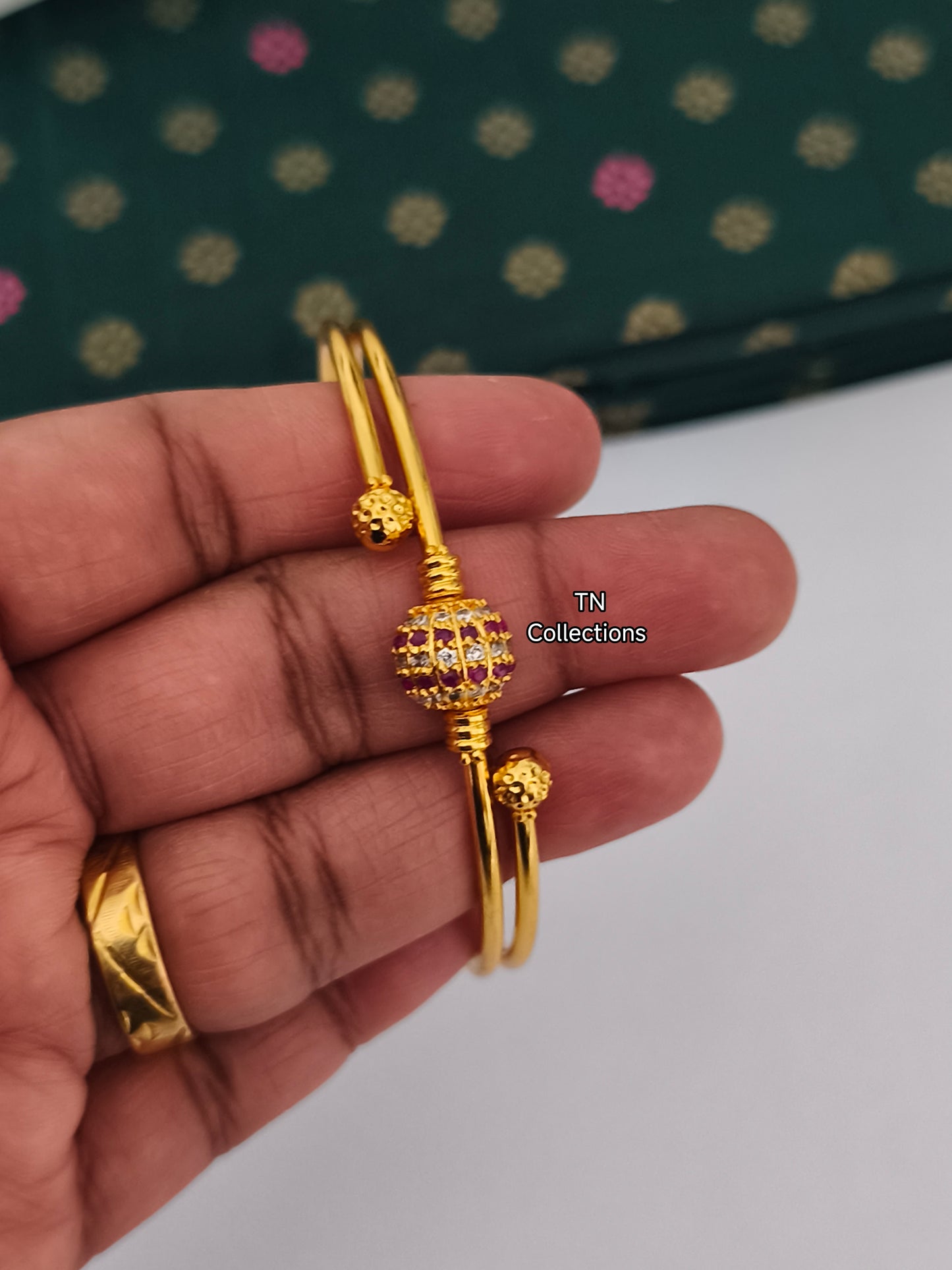 Micro gold plated SINGLE Bangle (Ruby & white)